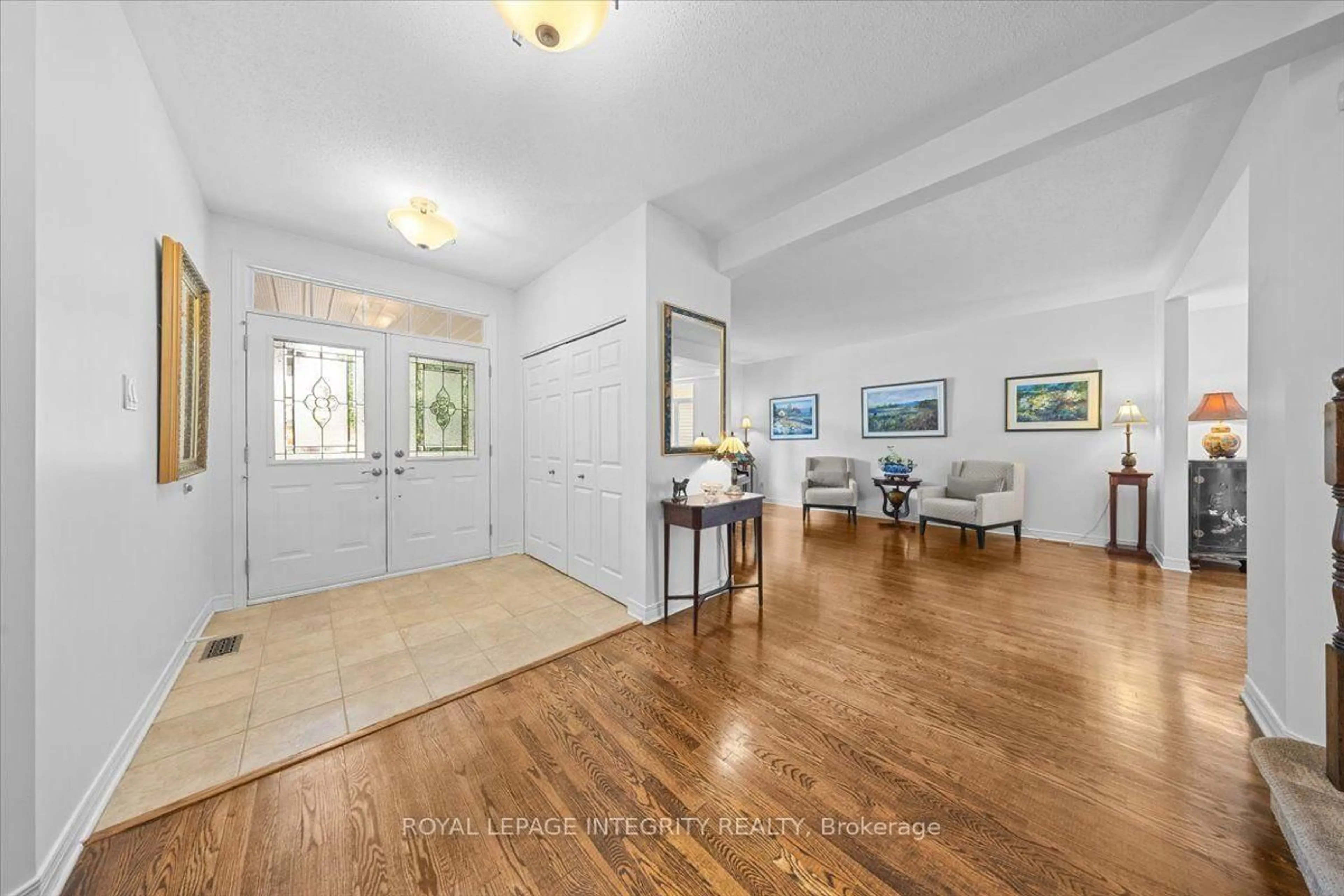 Indoor entryway for 40 Bon Echo Cres, Kanata Ontario K2M 2W6