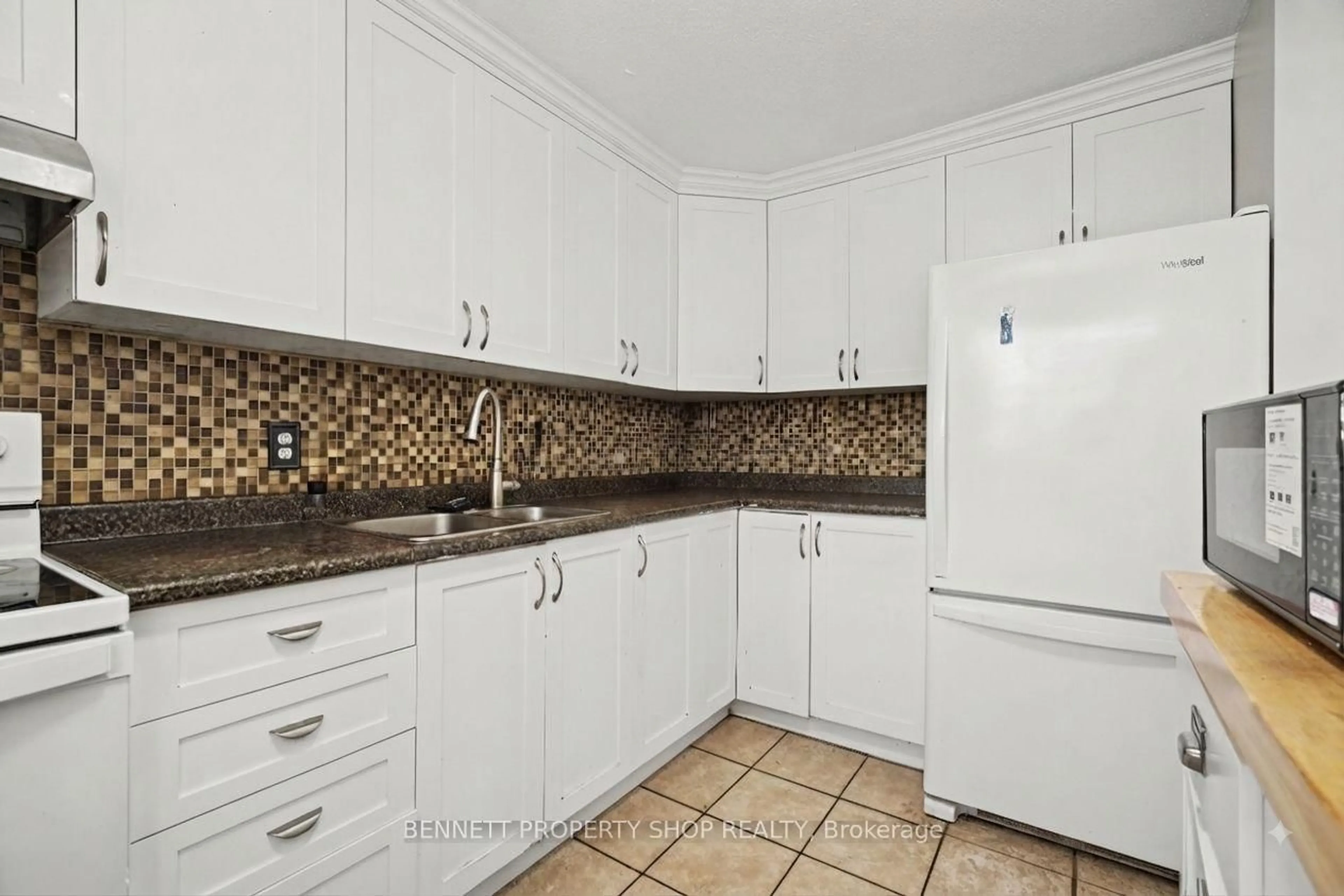 Standard kitchen, ceramic/tile floor for 1439 Bethamy Lane, Ottawa Ontario K1J 8P7