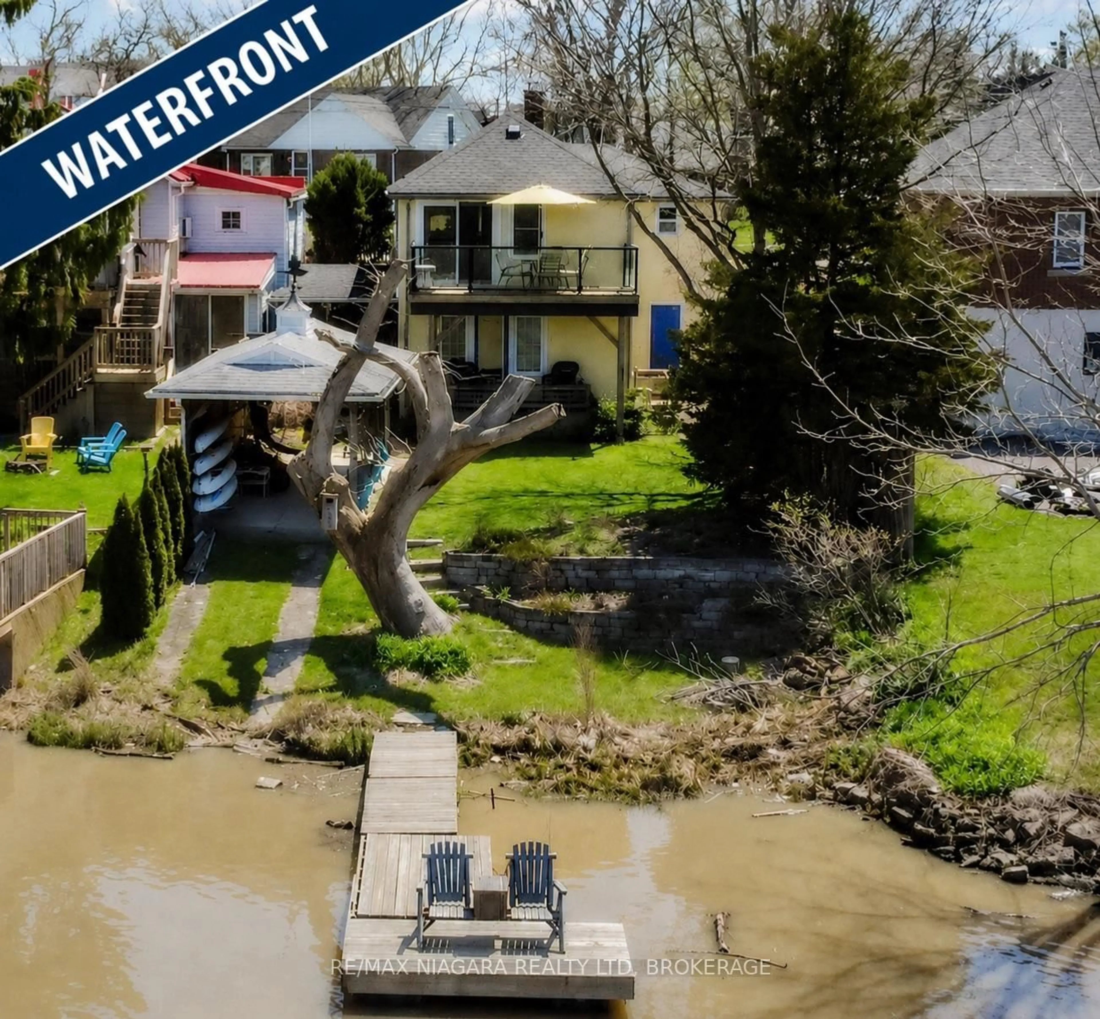 A pic from outside/outdoor area/front of a property/back of a property/a pic from drone, water/lake/river/ocean view for 70 RIVERSIDE Dr, Welland Ontario L3C 5E2