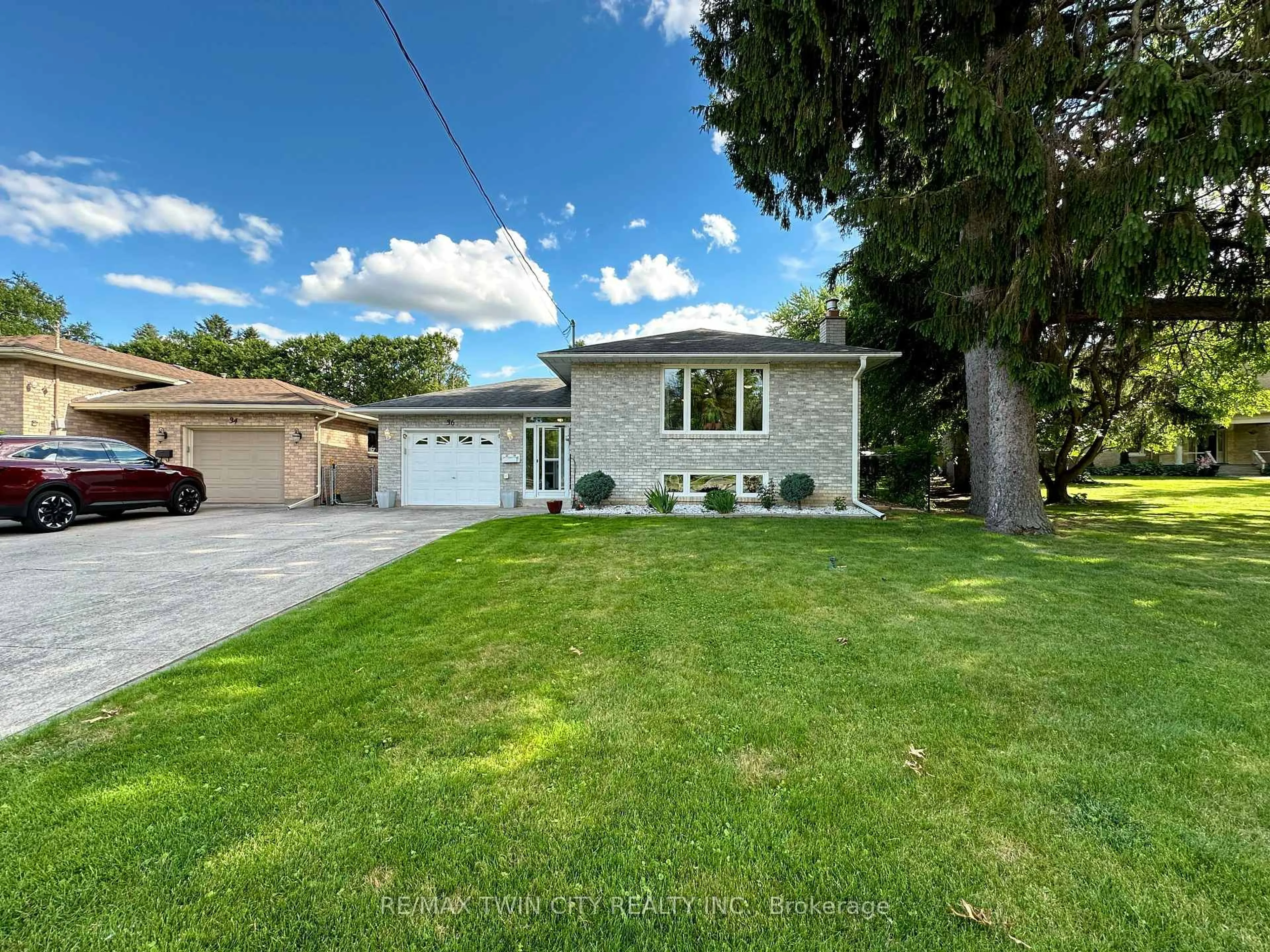 A pic from outside/outdoor area/front of a property/back of a property/a pic from drone, street for 36 Oakhill Dr, Brantford Ontario N3T 1R1