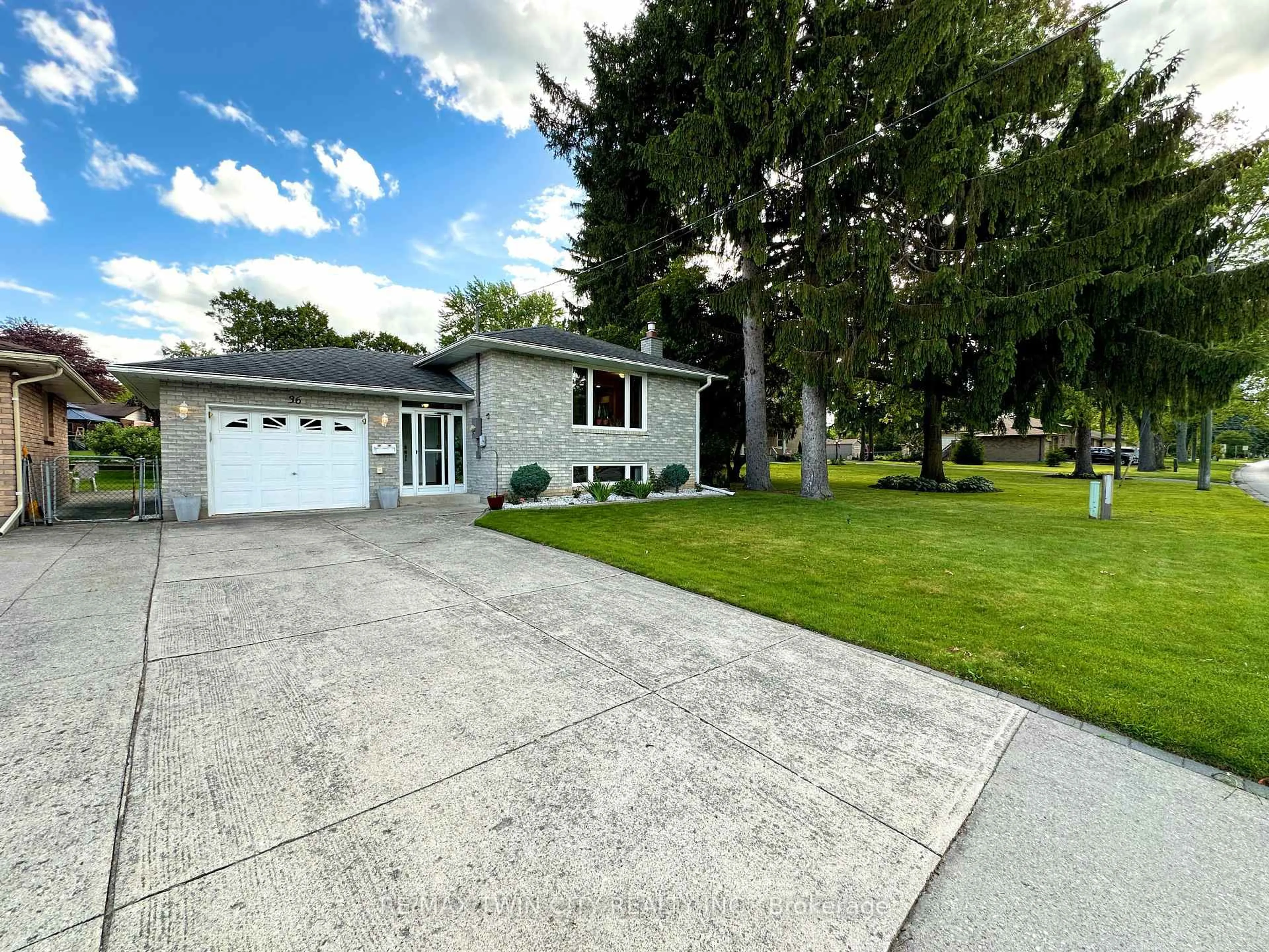 Home with vinyl exterior material, street for 36 Oakhill Dr, Brantford Ontario N3T 1R1