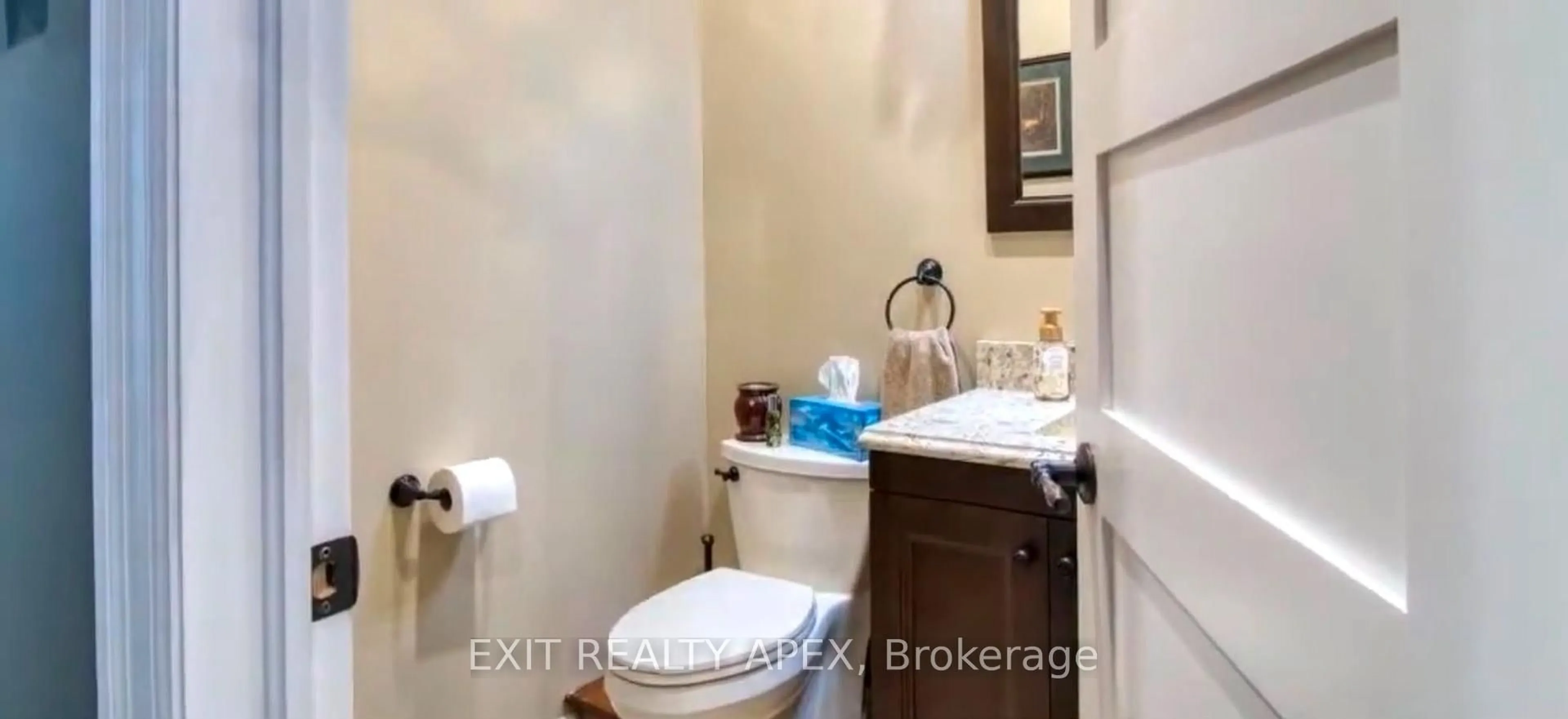Standard bathroom, ceramic/tile floor for 1225 Riverside Dr #1602, Windsor Ontario N9A 0A2