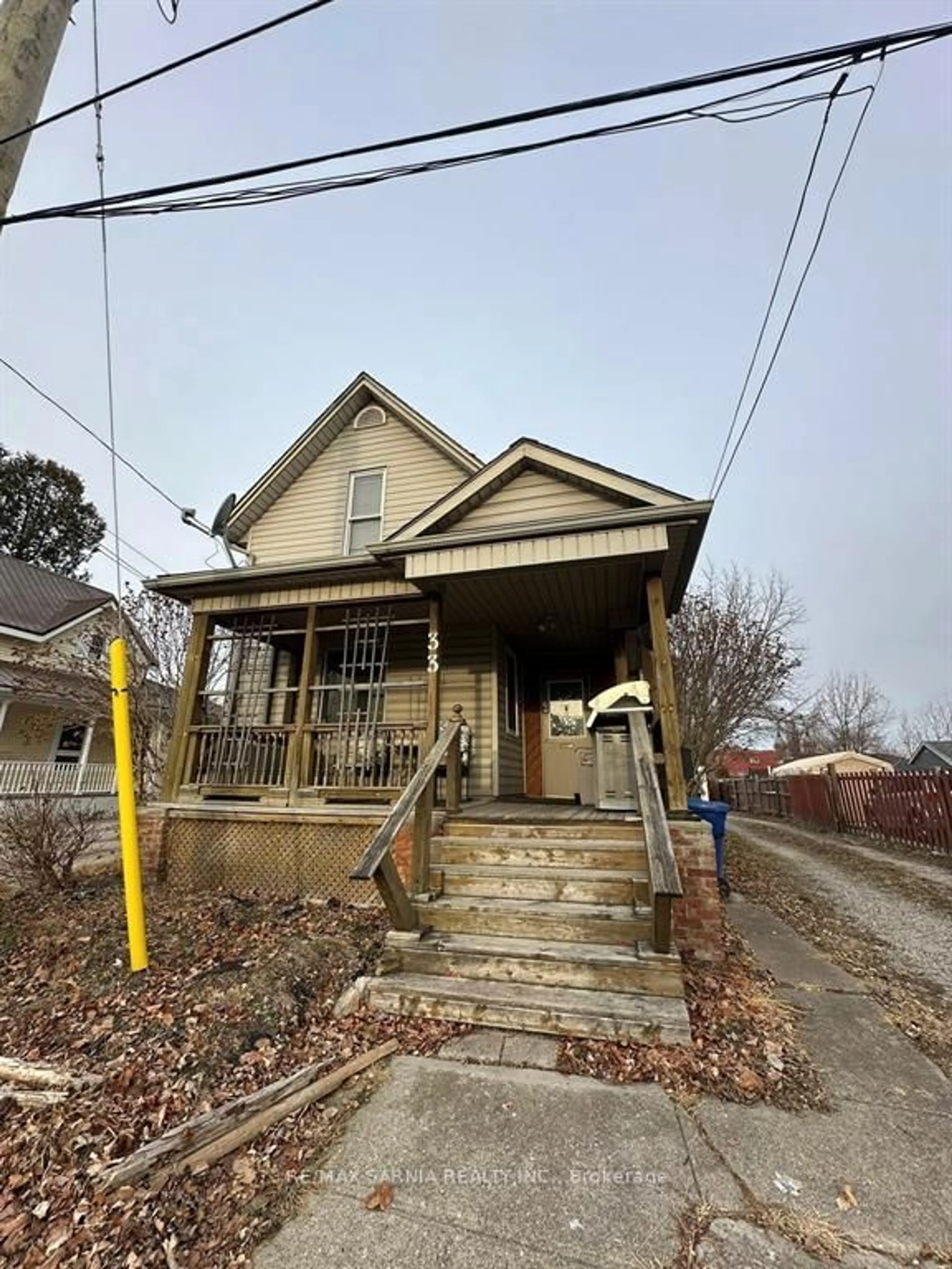Unknown for 33 Richmond St, Chatham-Kent Ontario N7M 1N5