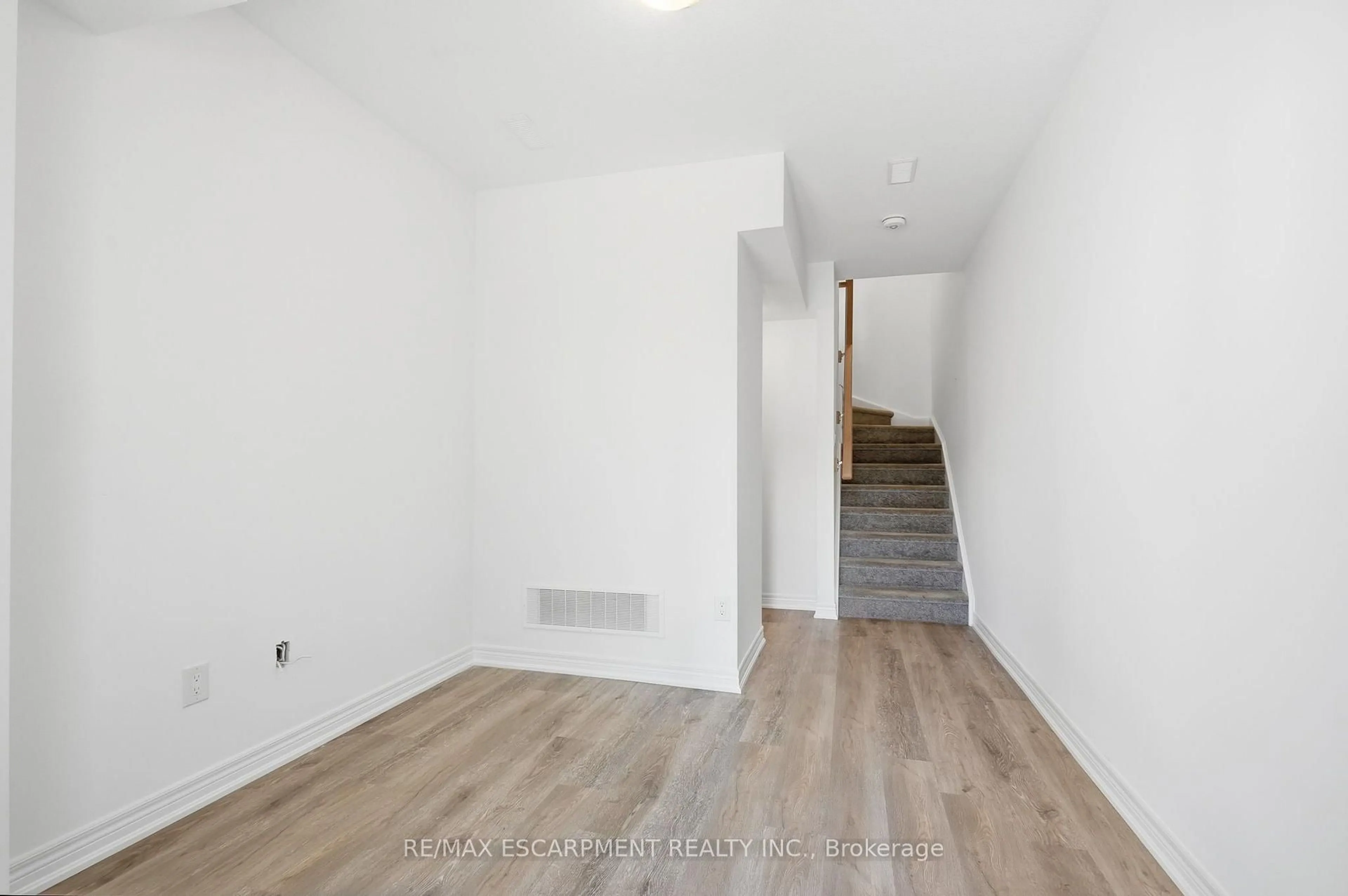 A pic of a room for 19 Roxanne Dr #119, Hamilton Ontario L8H 0B6