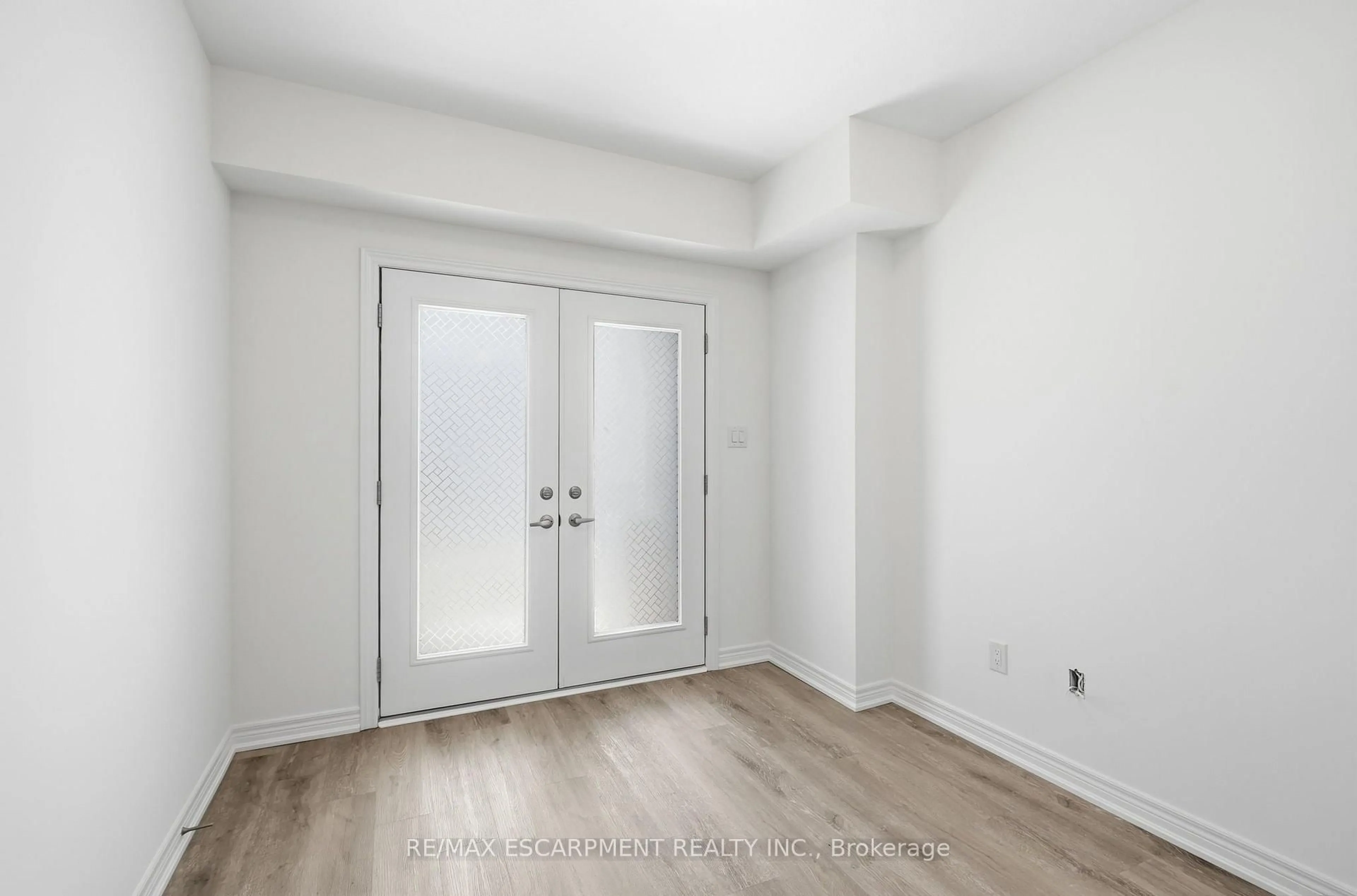 Indoor entryway for 19 Roxanne Dr #119, Hamilton Ontario L8H 0B6
