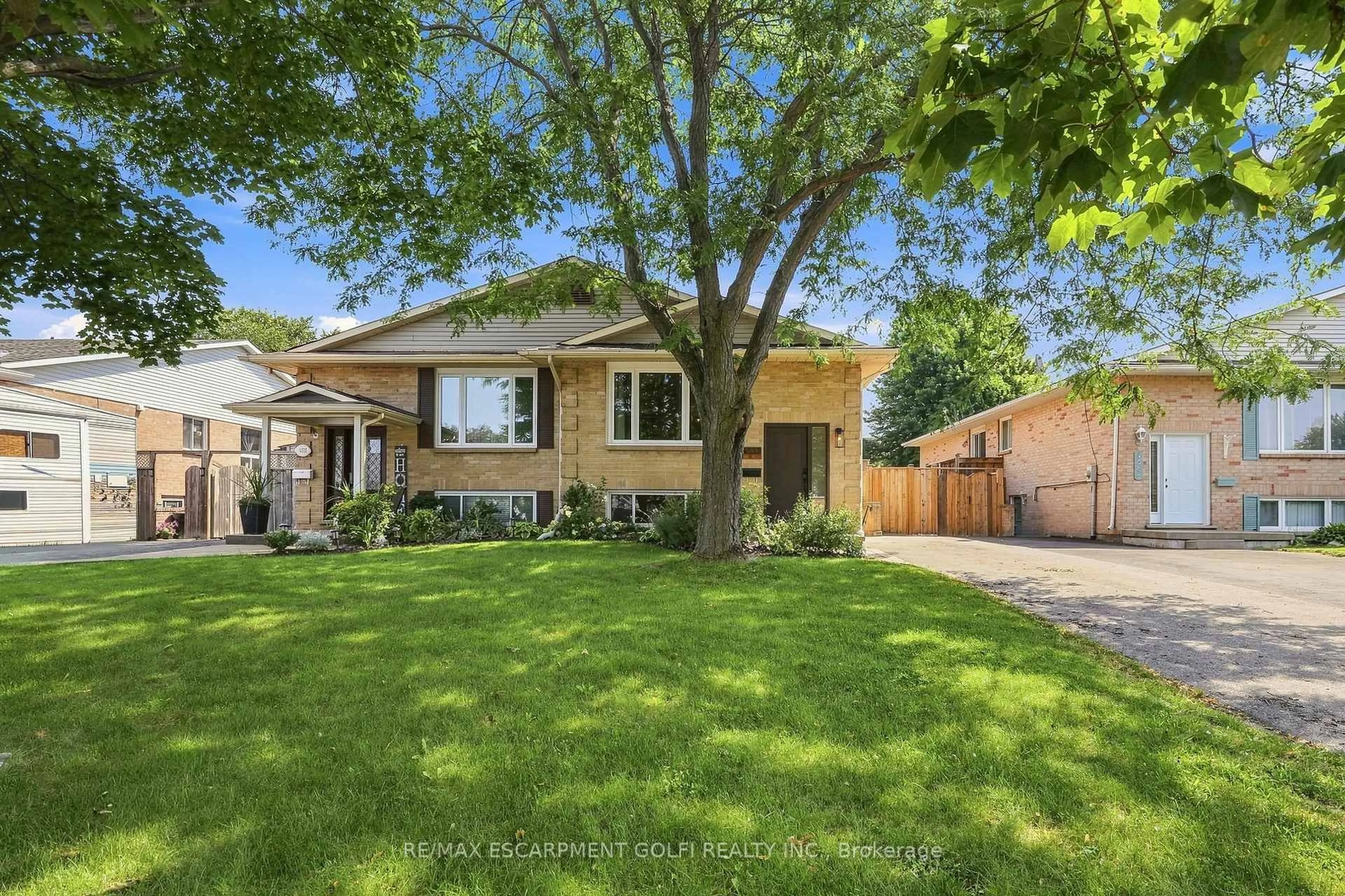 Home with brick exterior material, street for 4533 Carriage Rd, Lincoln Ontario L3J 0C2