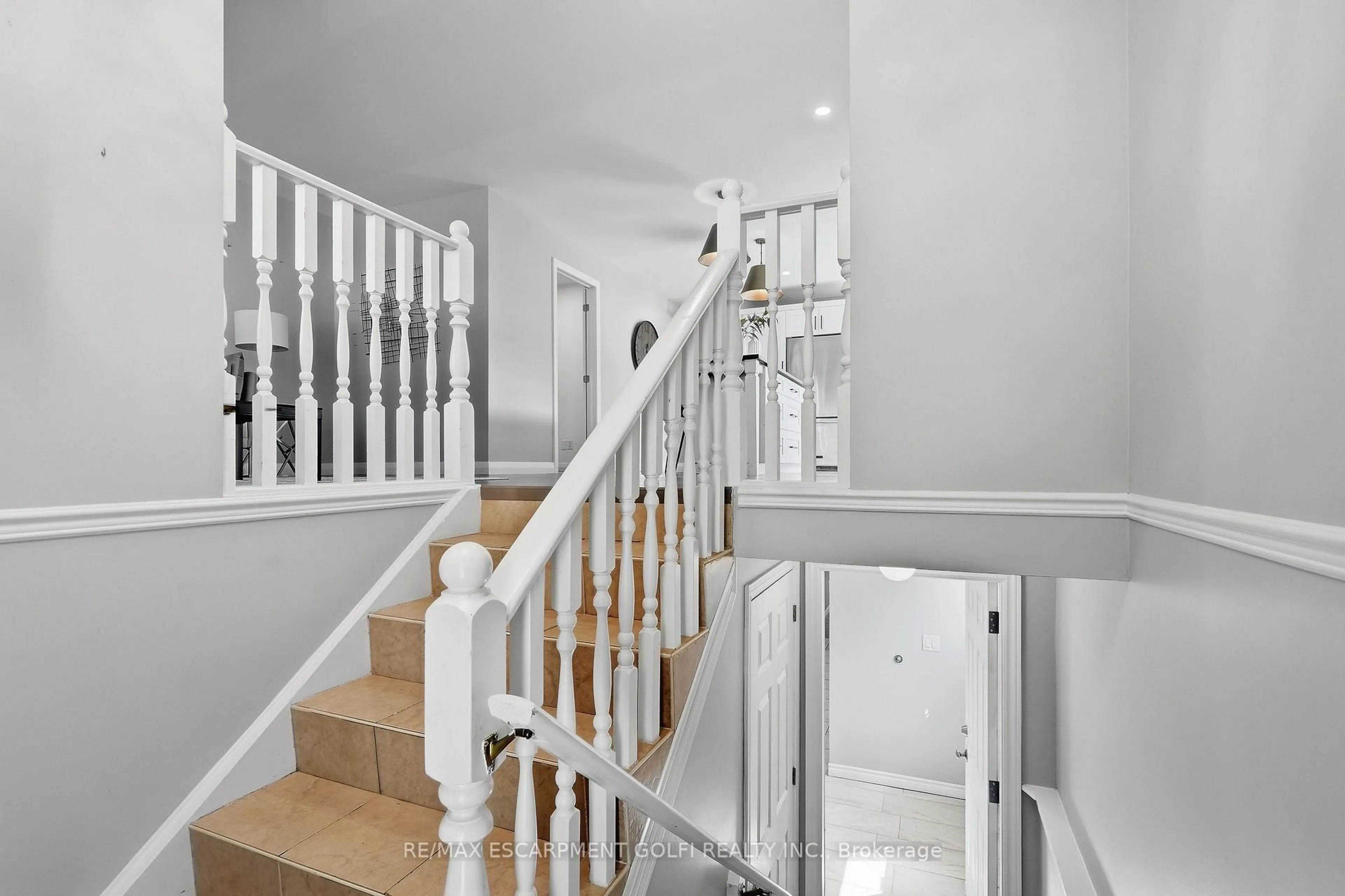 Stairs for 4533 Carriage Rd, Lincoln Ontario L3J 0C2