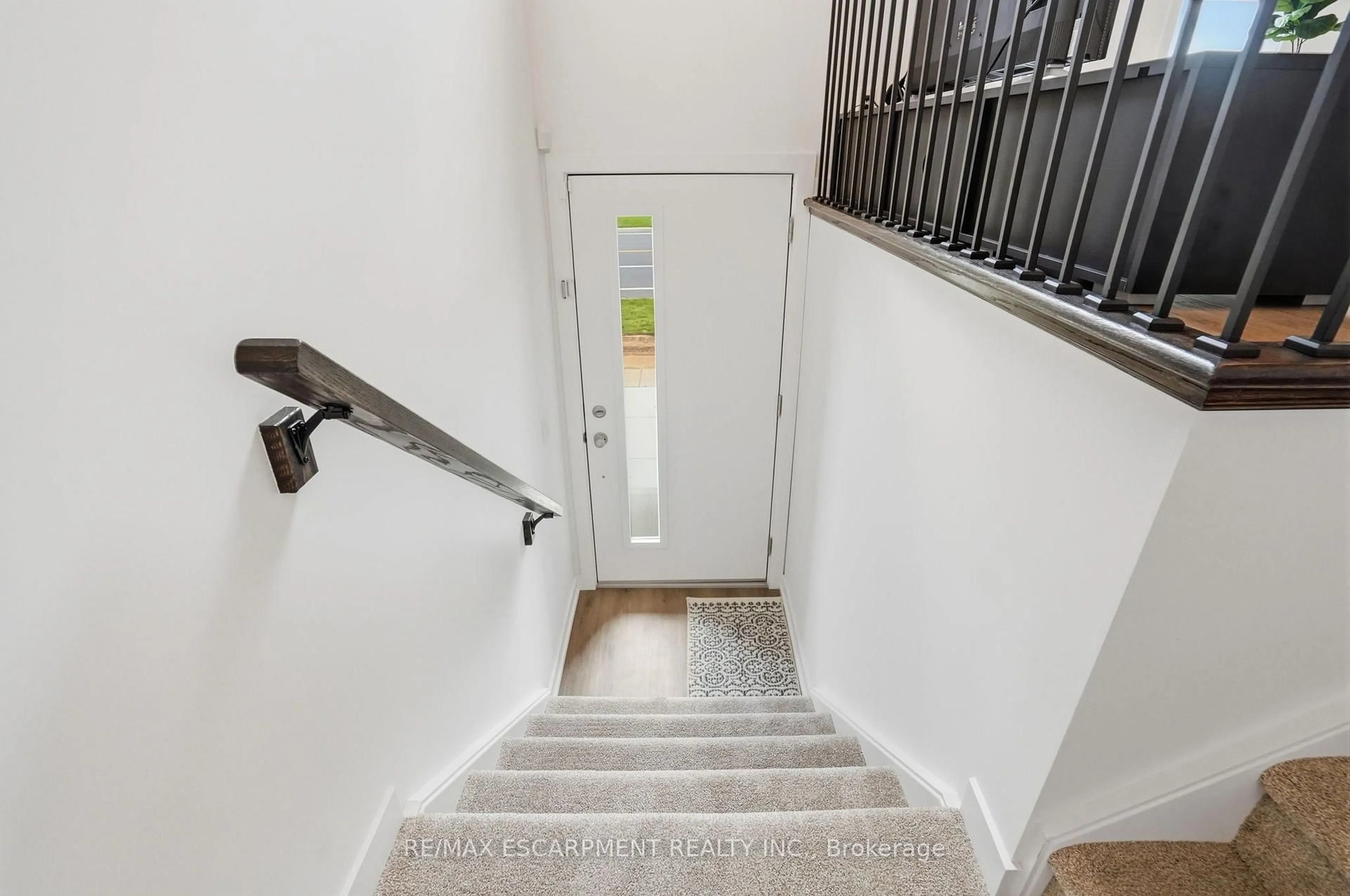 Stairs for 245 Burke St, Hamilton Ontario L8B 2A9