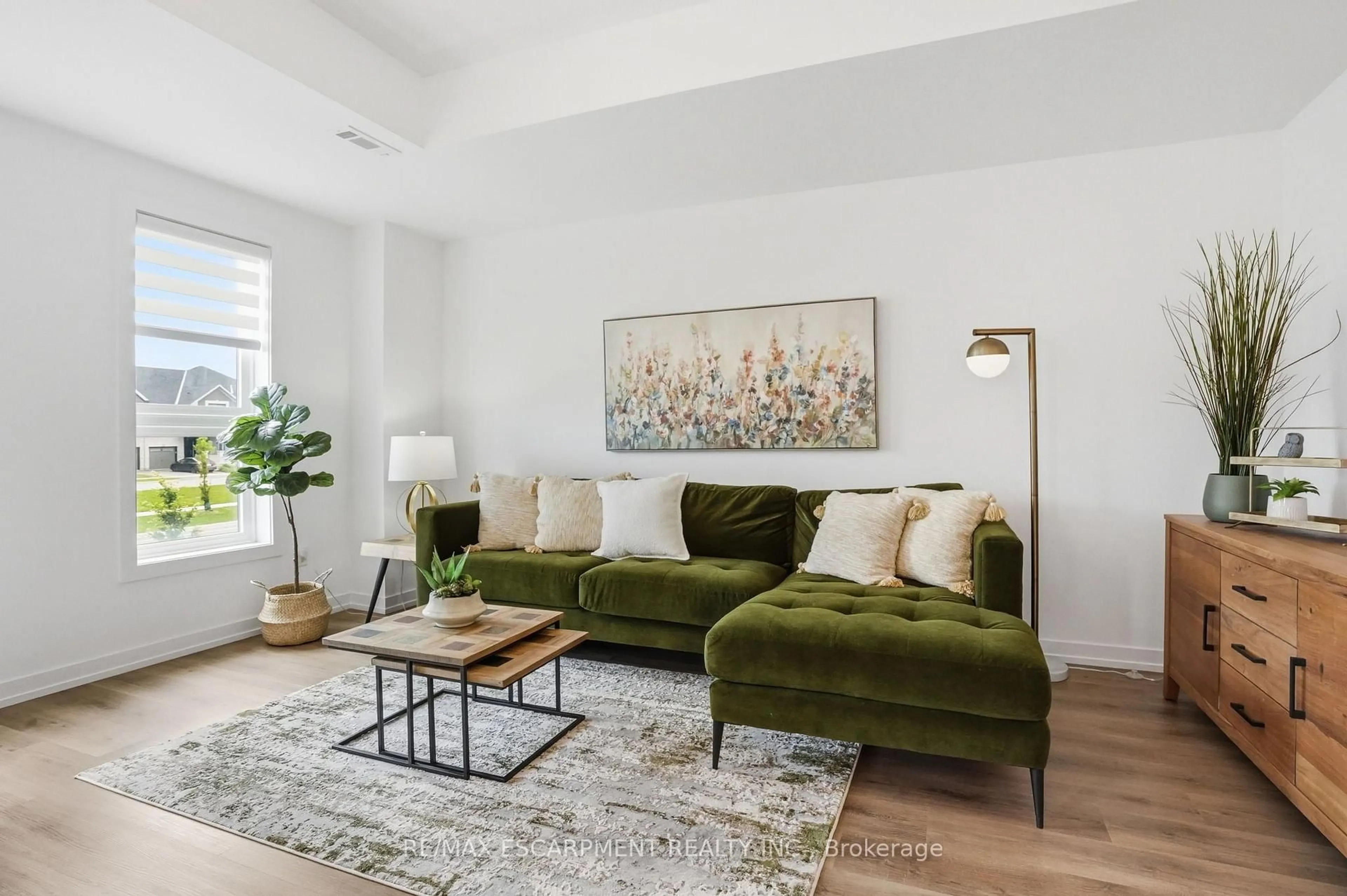 Living room with furniture, unknown for 245 Burke St, Hamilton Ontario L8B 2A9