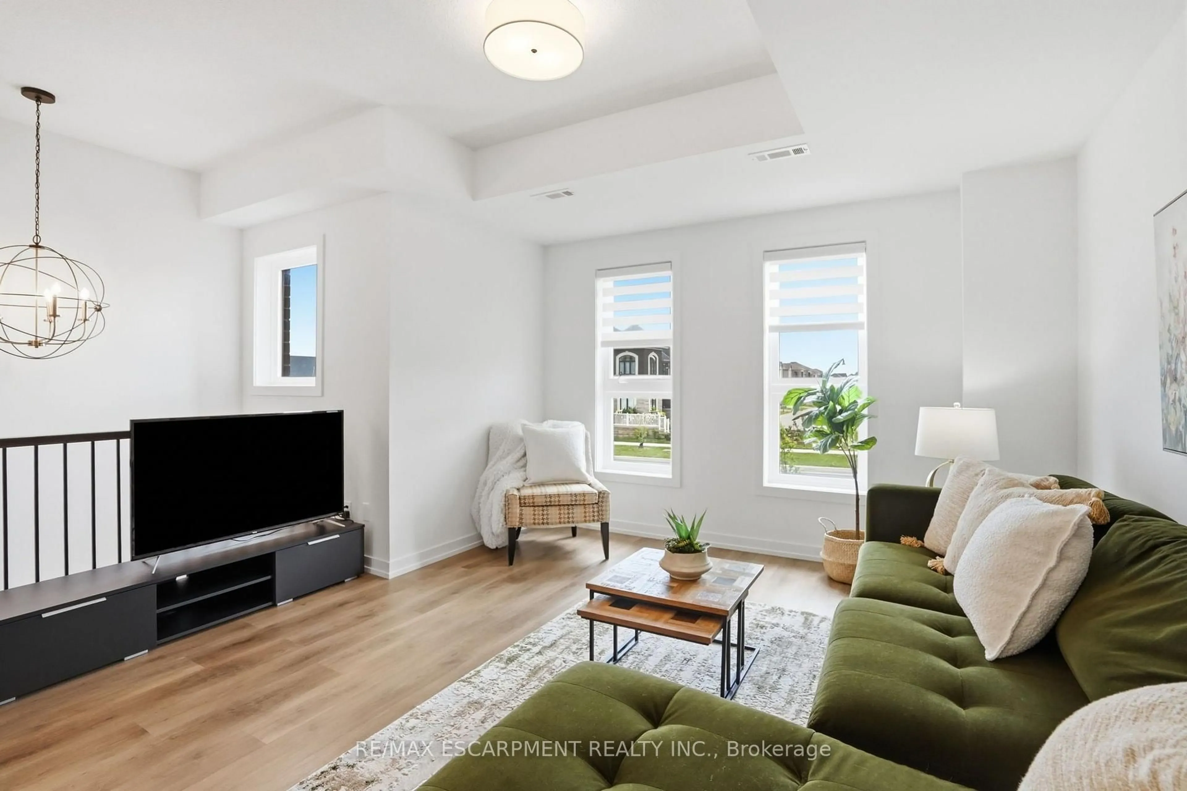 Living room with furniture, unknown for 245 Burke St, Hamilton Ontario L8B 2A9