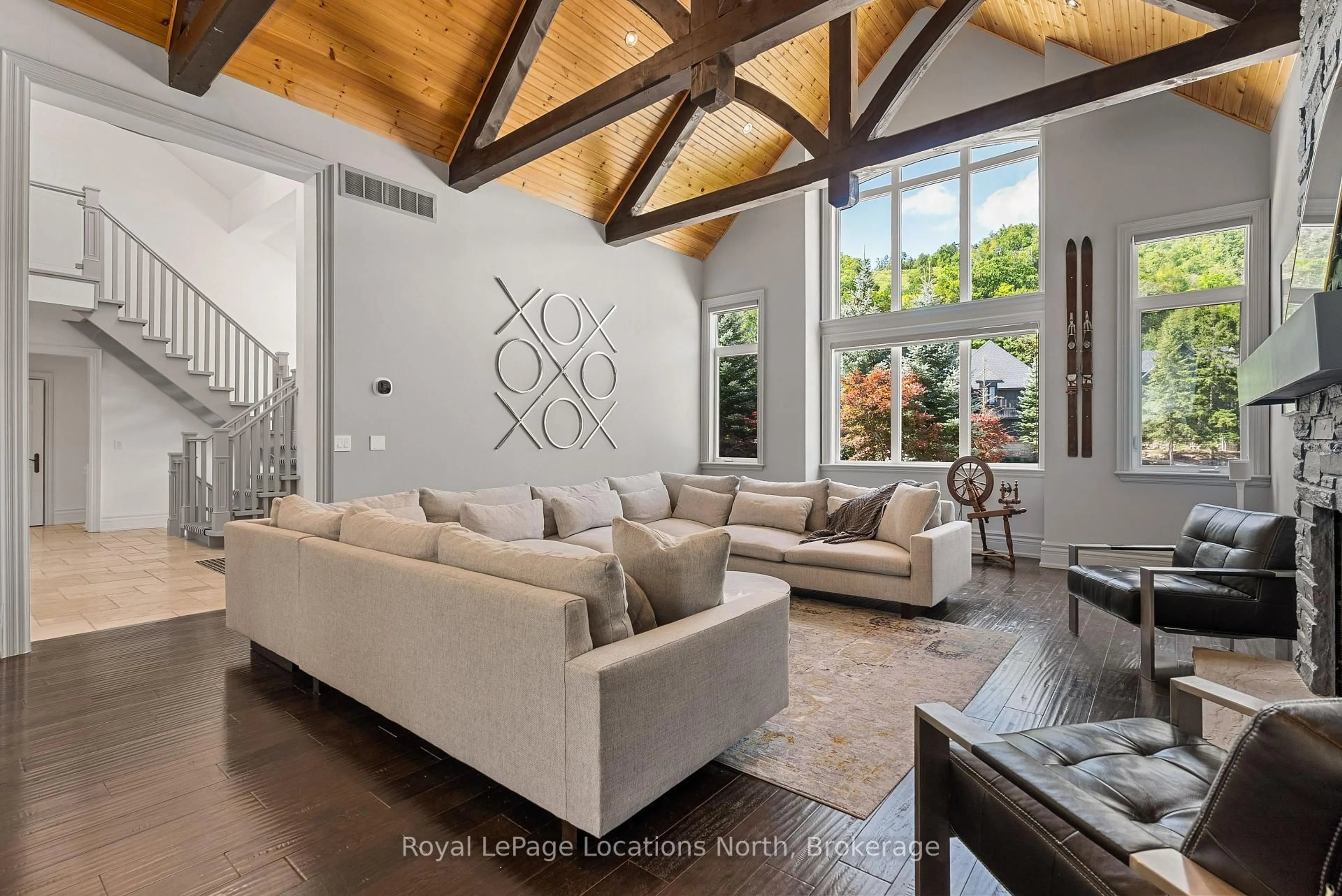 Living room with furniture, unknown for 109 Hemlock Crt, Blue Mountains Ontario L9Y 0T3