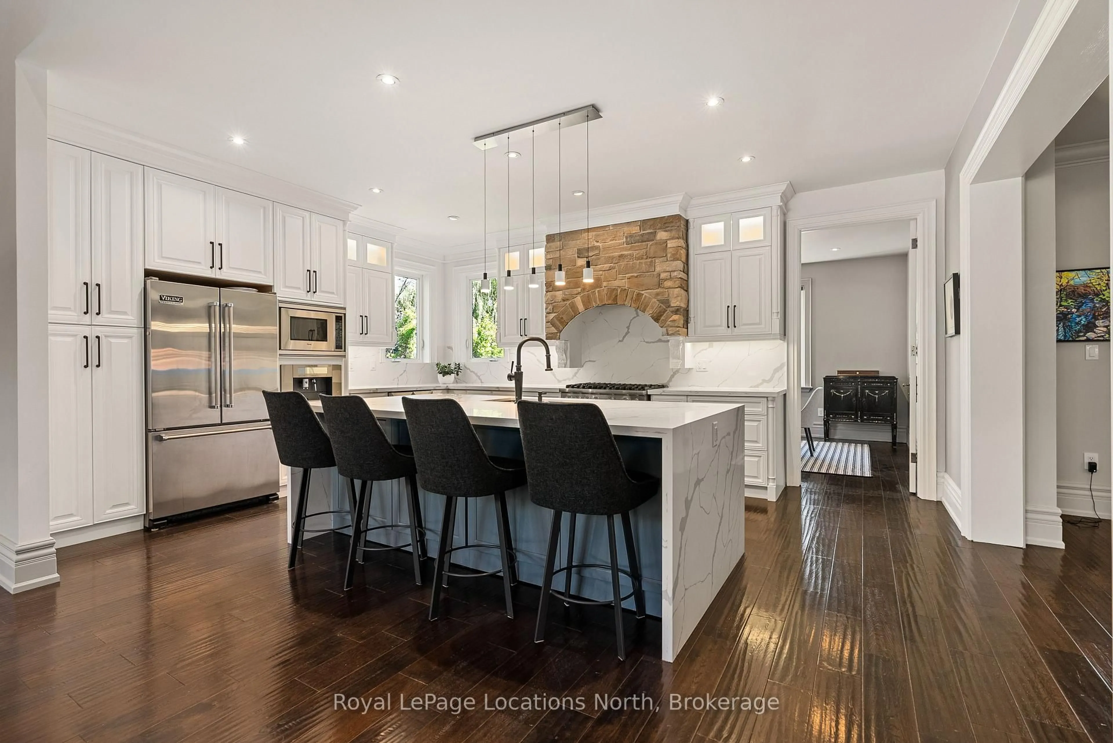 Open concept kitchen, unknown for 109 Hemlock Crt, Blue Mountains Ontario L9Y 0T3