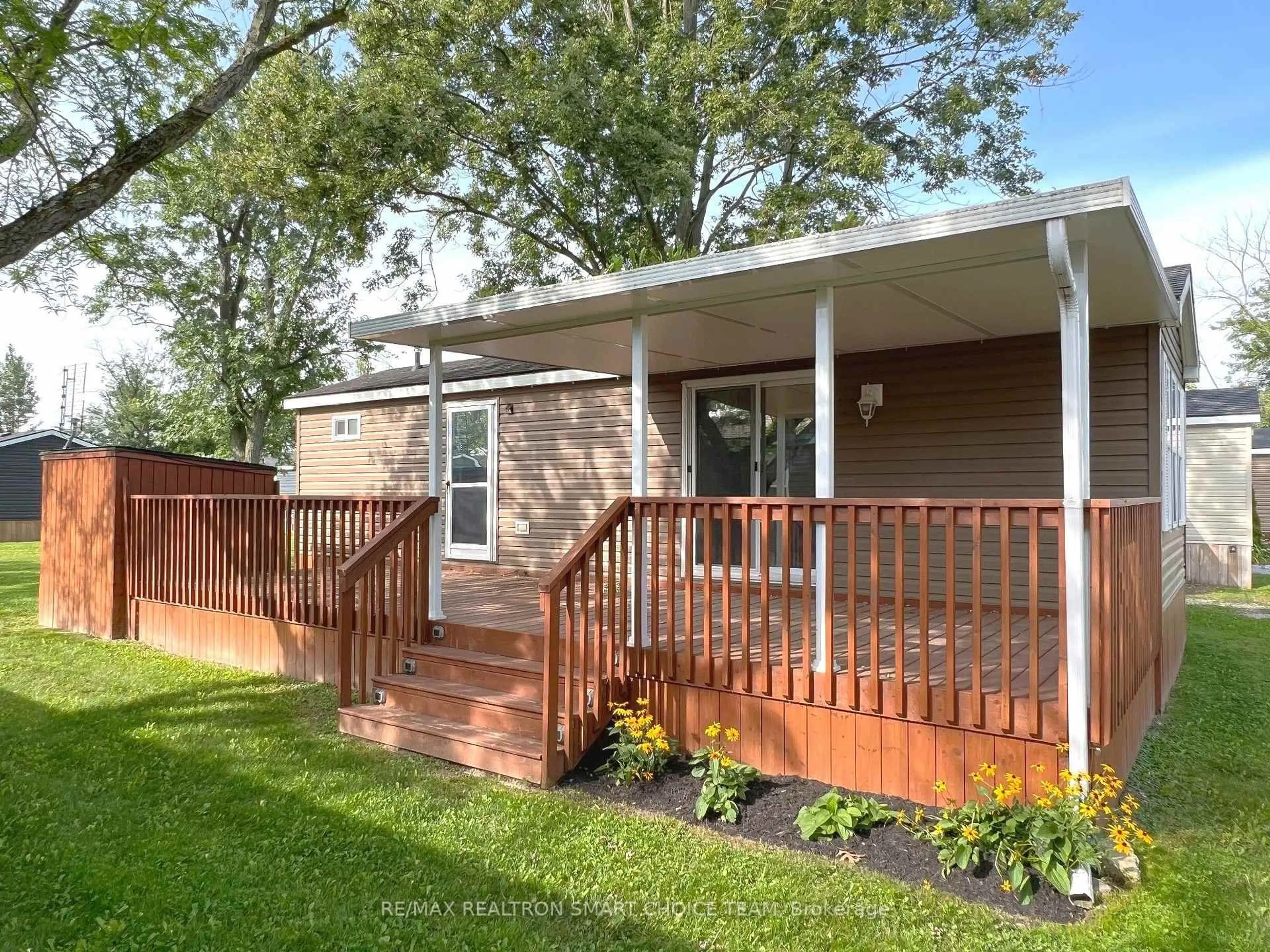 Home with vinyl exterior material, street for 1501 Line 8 Rd #241, Niagara-on-the-Lake Ontario L0S 1J0