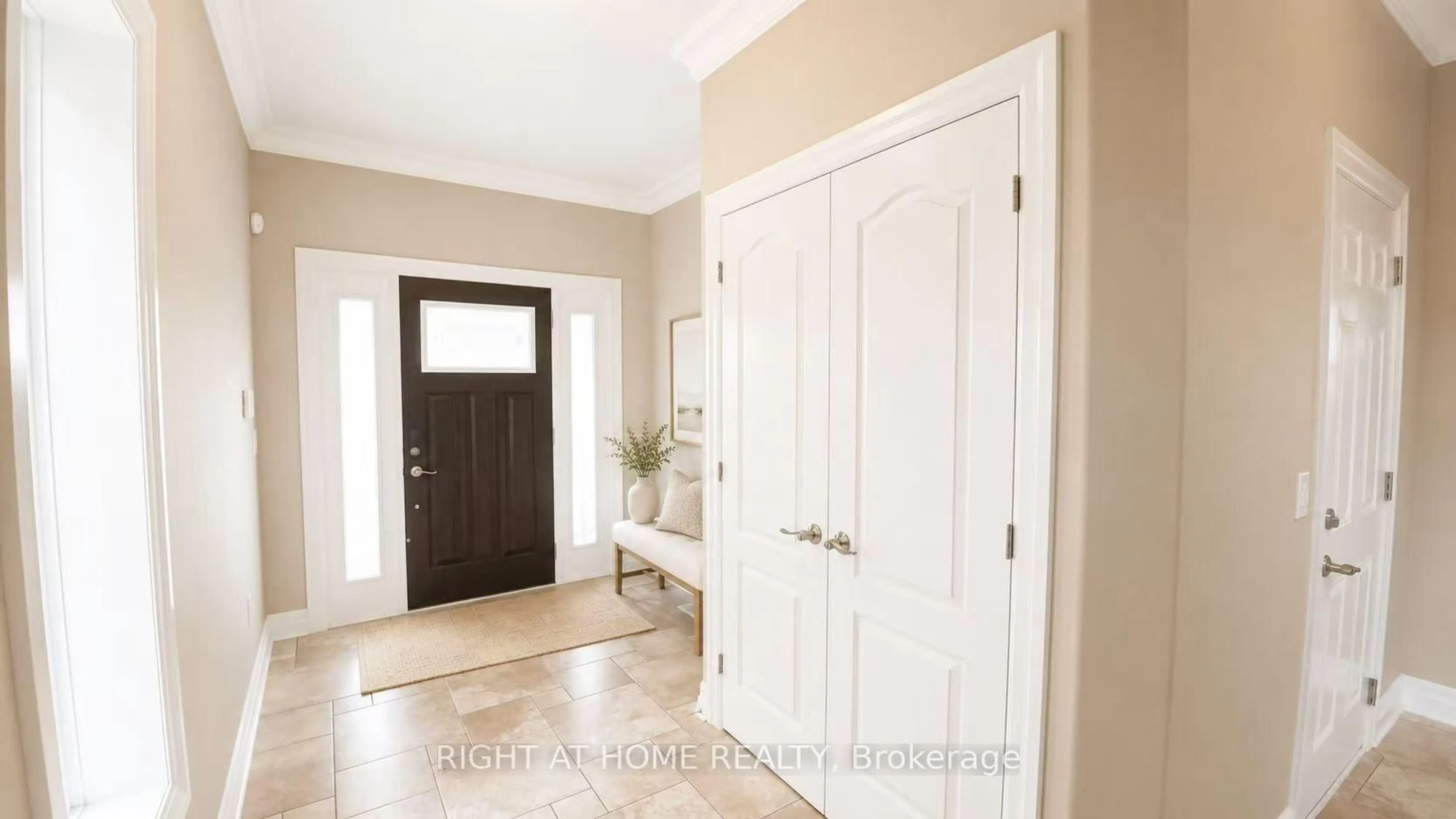 Indoor entryway for 882 Kettleridge St, London North Ontario N6H 0E7