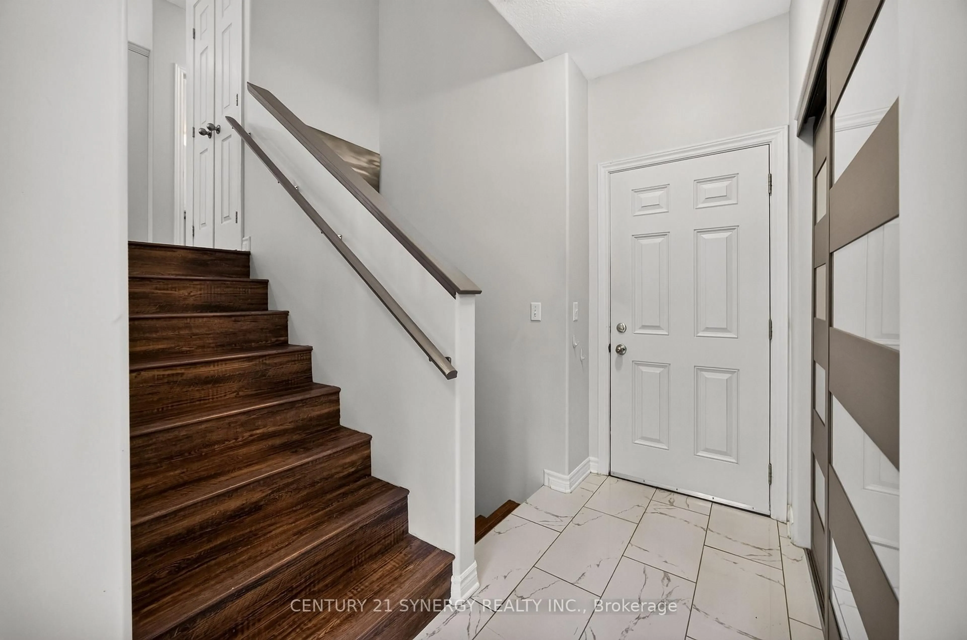 Indoor entryway for 2280 6th Line Beckwith Line, Carleton Place Ontario K7C 3P2