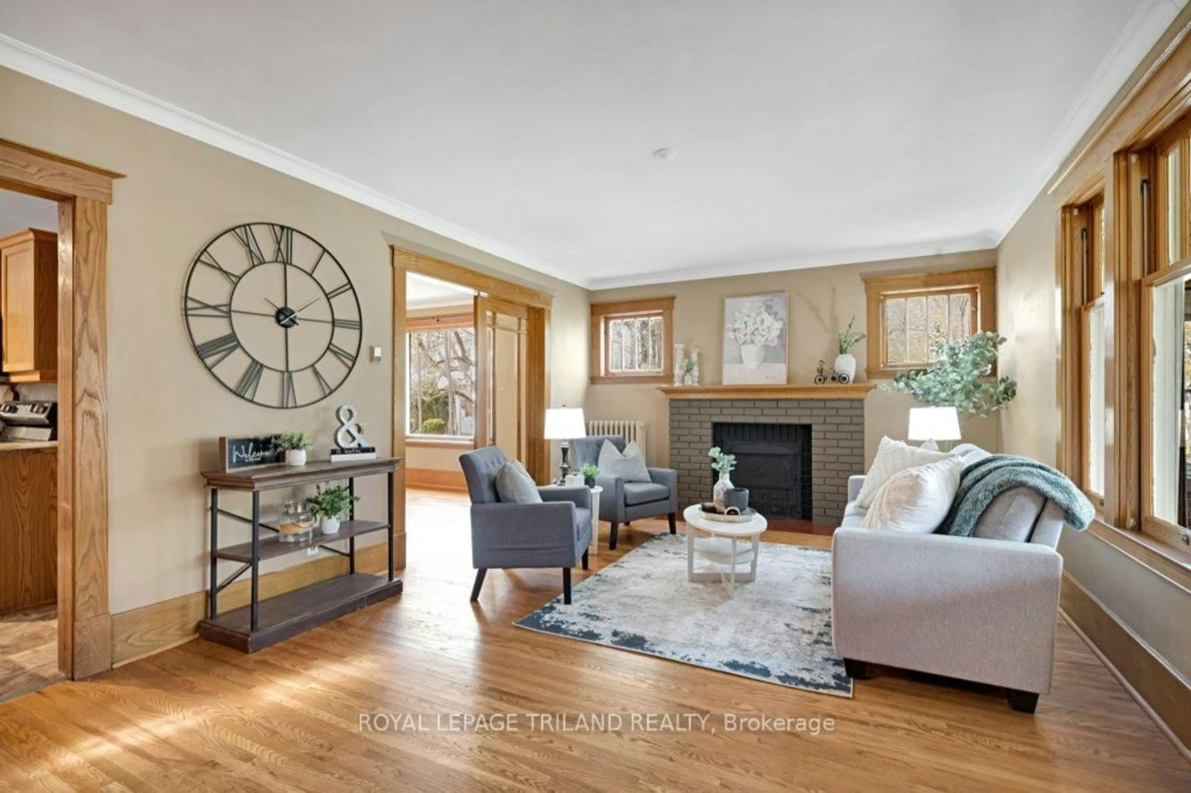 Living room with furniture, wood/laminate floor for 46 Rosebery Pl, St. Thomas Ontario N5R 2H7