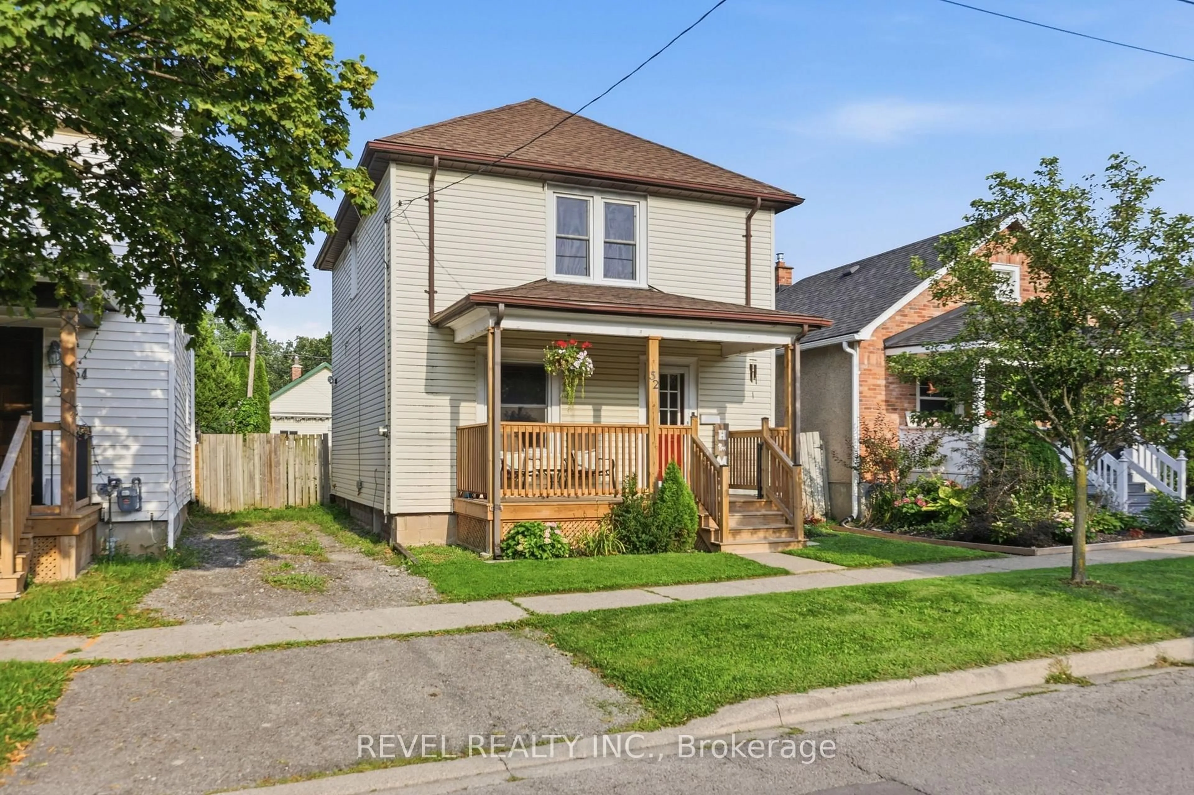 Home with brick exterior material, street for 52 Berryman Ave, St. Catharines Ontario L2R 3W9