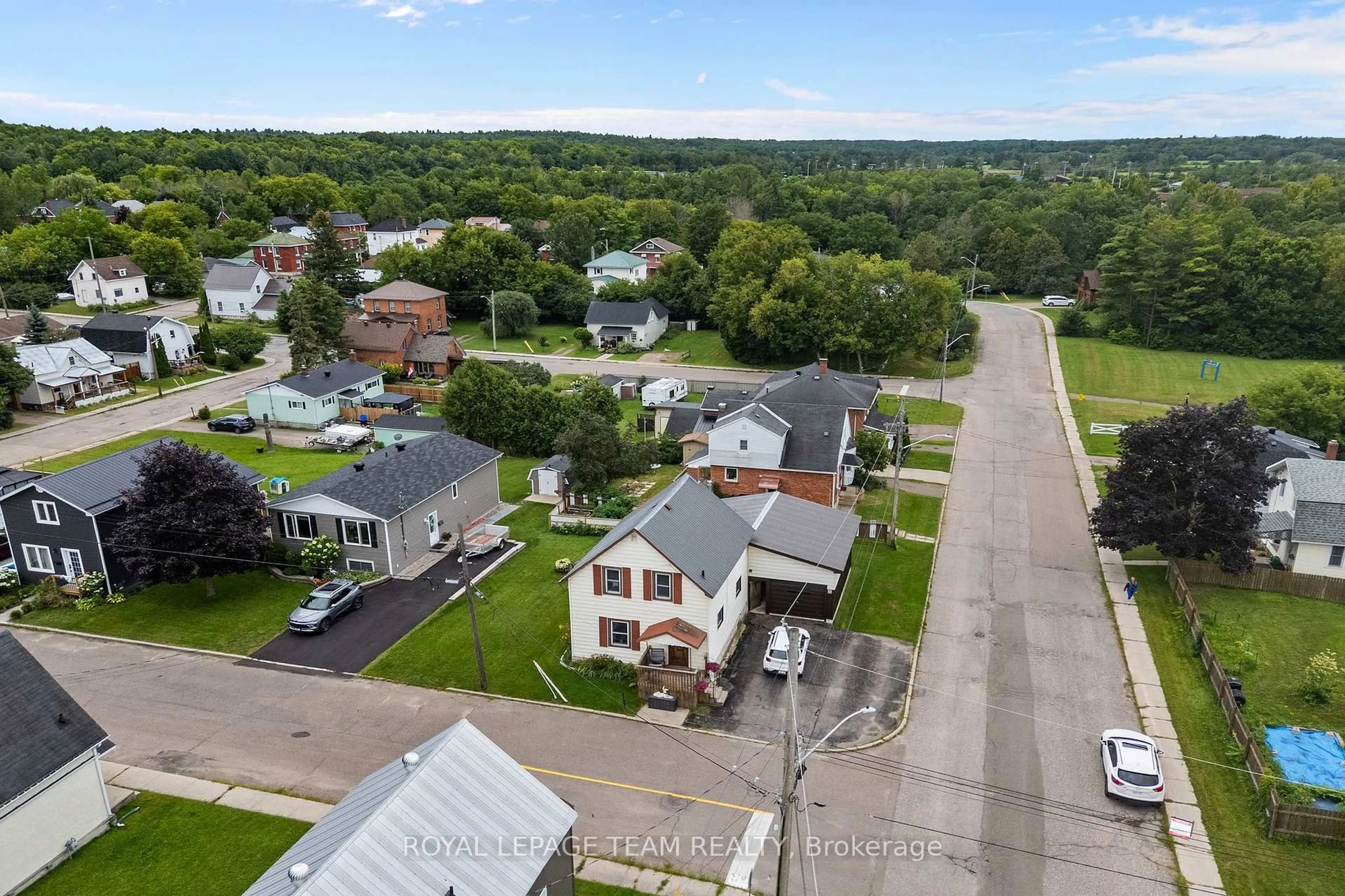 A pic from outside/outdoor area/front of a property/back of a property/a pic from drone, street for 80 Bank St, Renfrew Ontario K7V 2E6