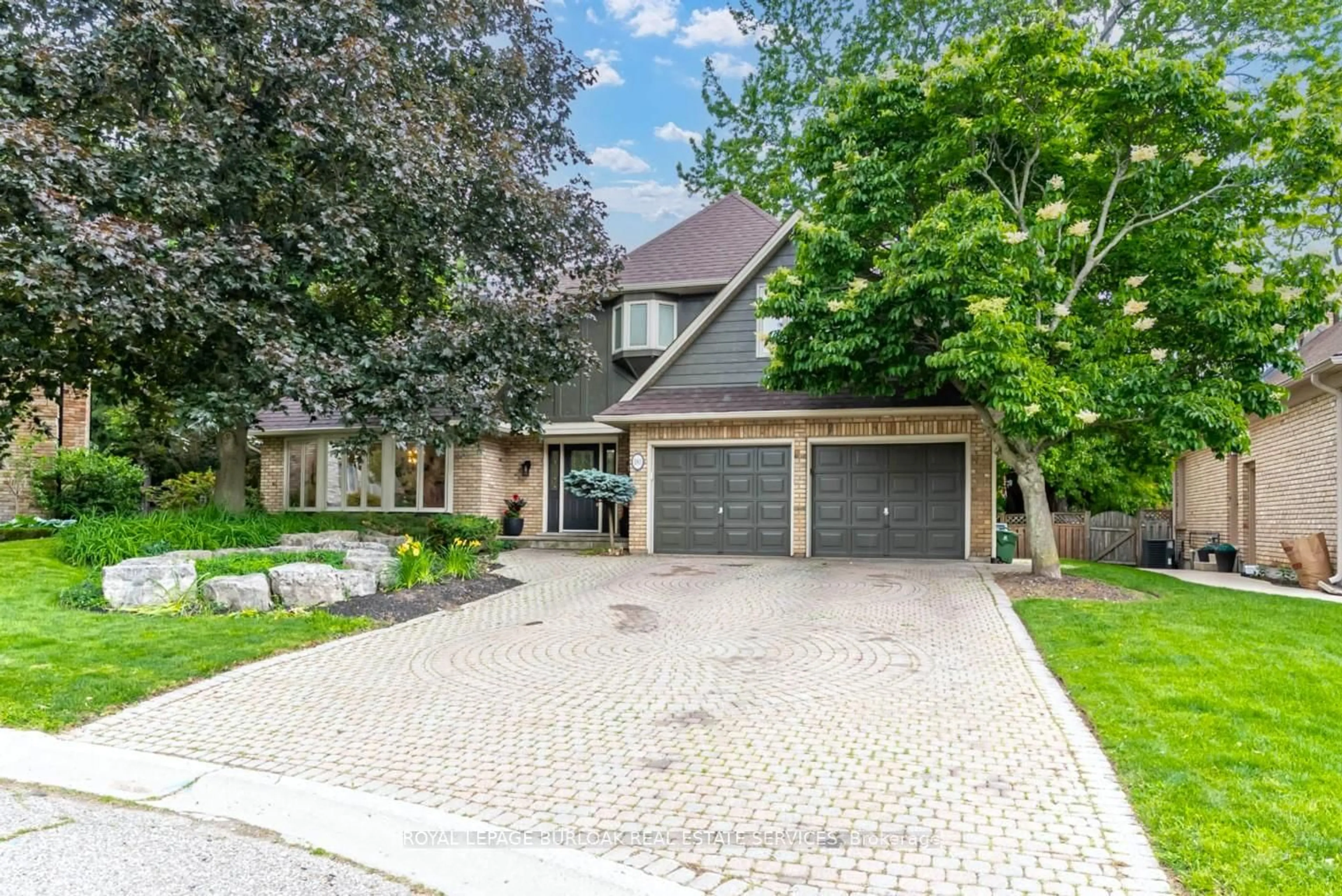 Home with brick exterior material, street for 181 Golf Links Rd, Hamilton Ontario L9G 2N4