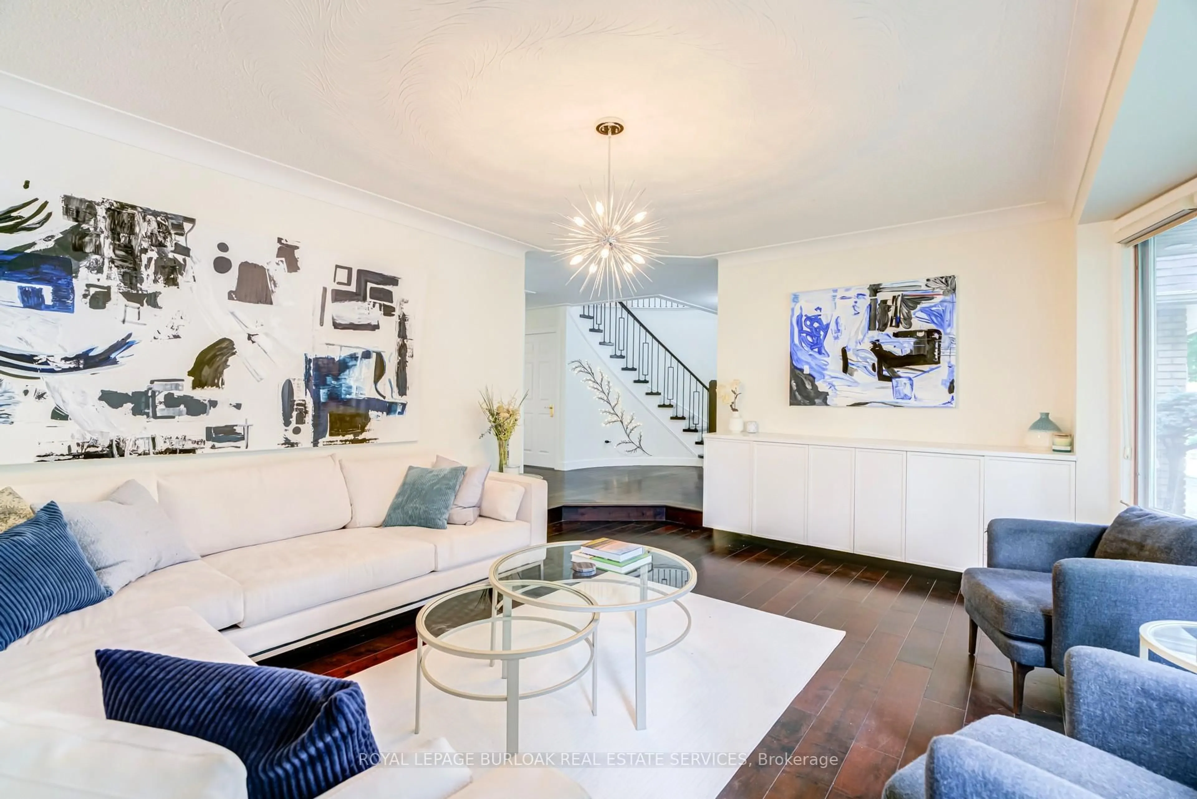 Living room with furniture, unknown for 181 Golf Links Rd, Hamilton Ontario L9G 2N4