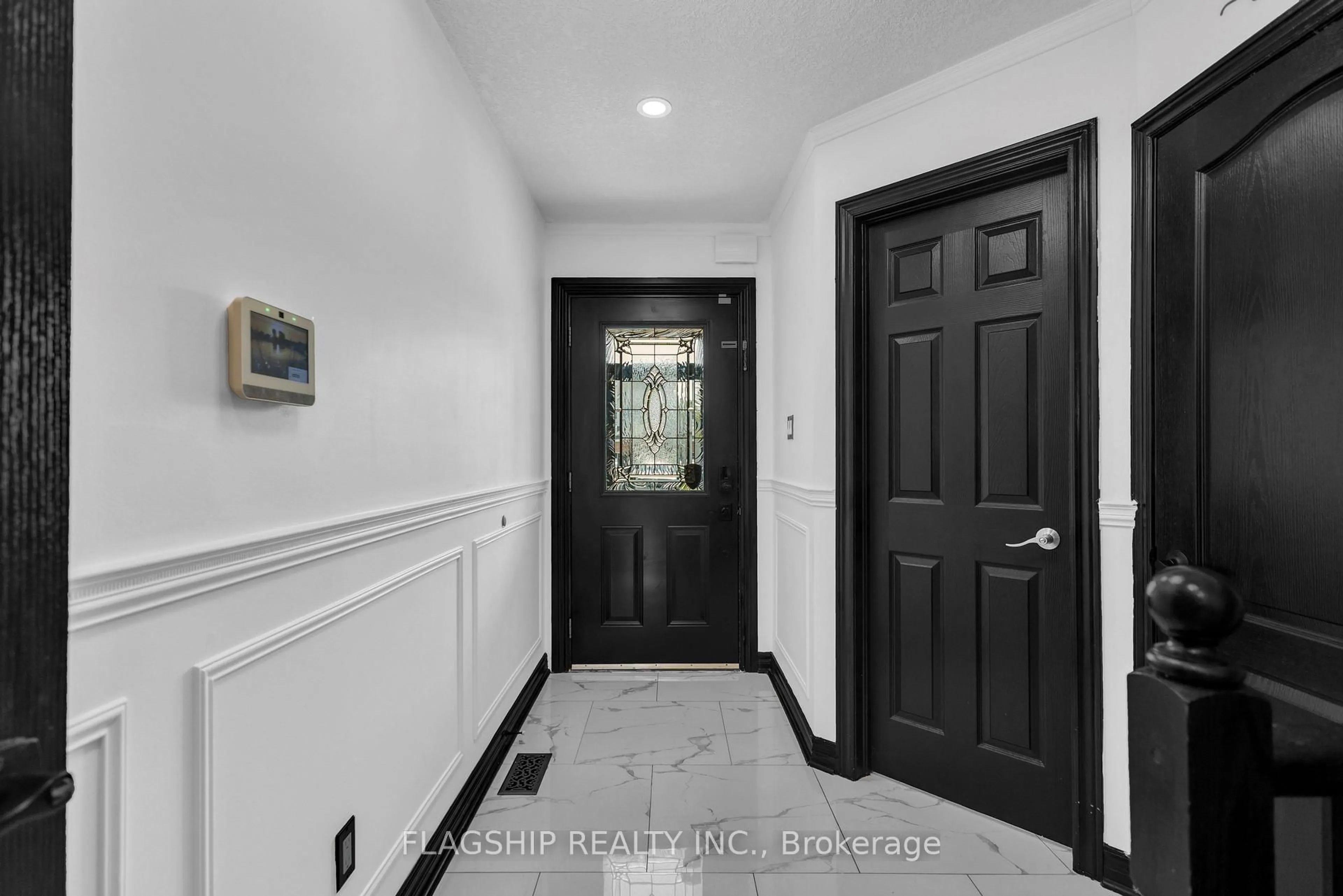 Indoor entryway for 58 Dahlia St, Kitchener Ontario N2E 4B1