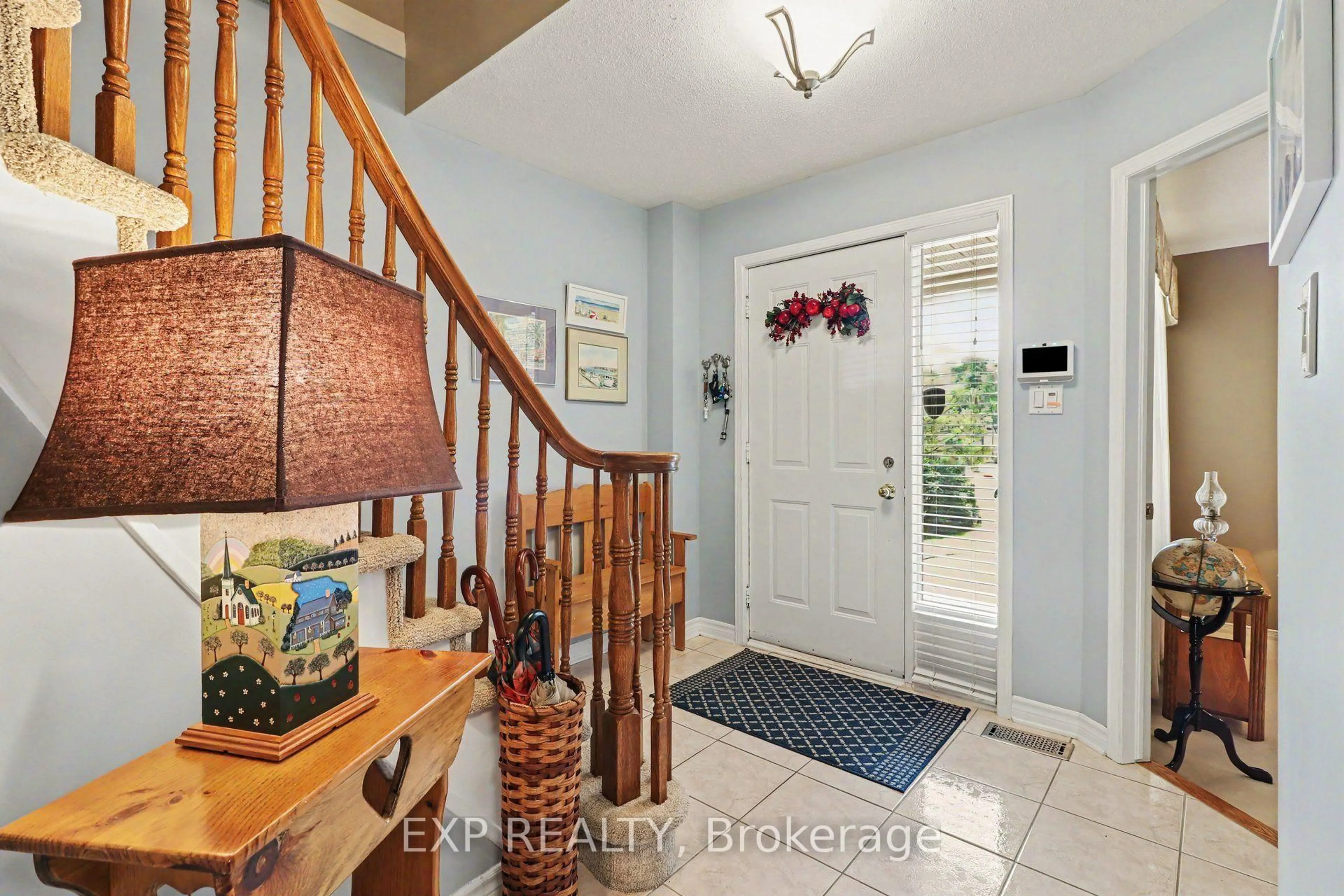 Indoor entryway for 1683 Des Perdrix Cres, Orleans Ontario K1C 5E2