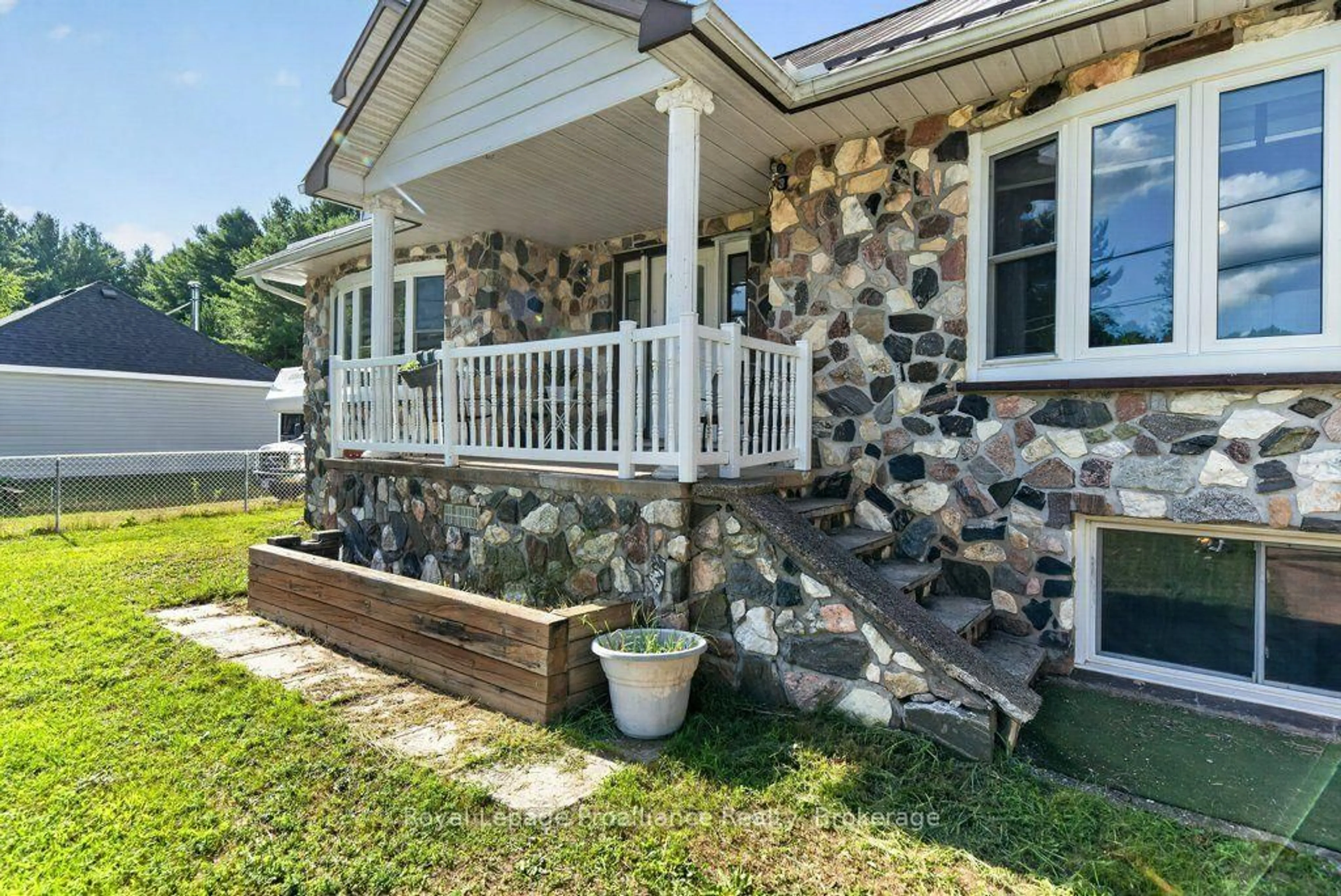 Unknown for 17 West Park Lane/ 32 Tall Pine Road, Addington Highlands Ontario K0H 2G0
