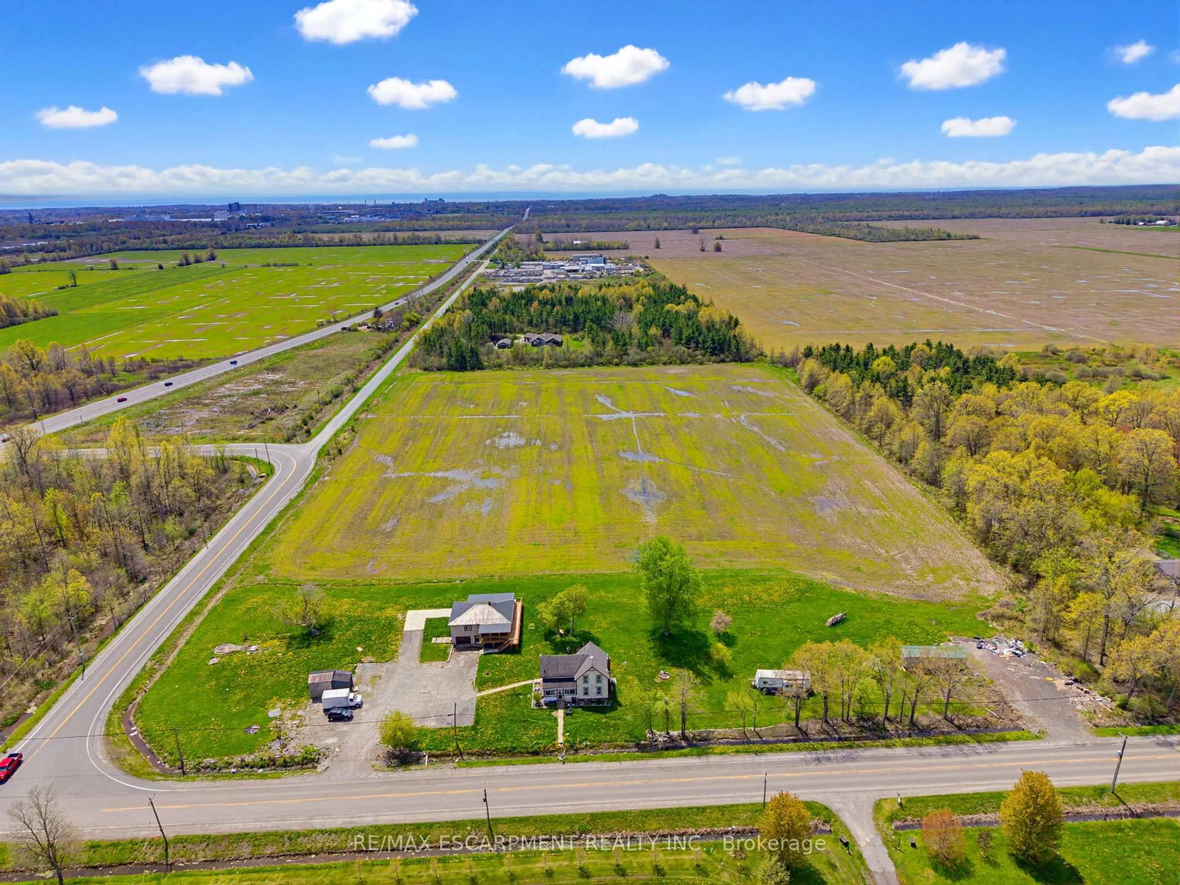 A pic from outside/outdoor area/front of a property/back of a property/a pic from drone, unknown for 797 FORKS Rd, Port Colborne Ontario L3K 5V5