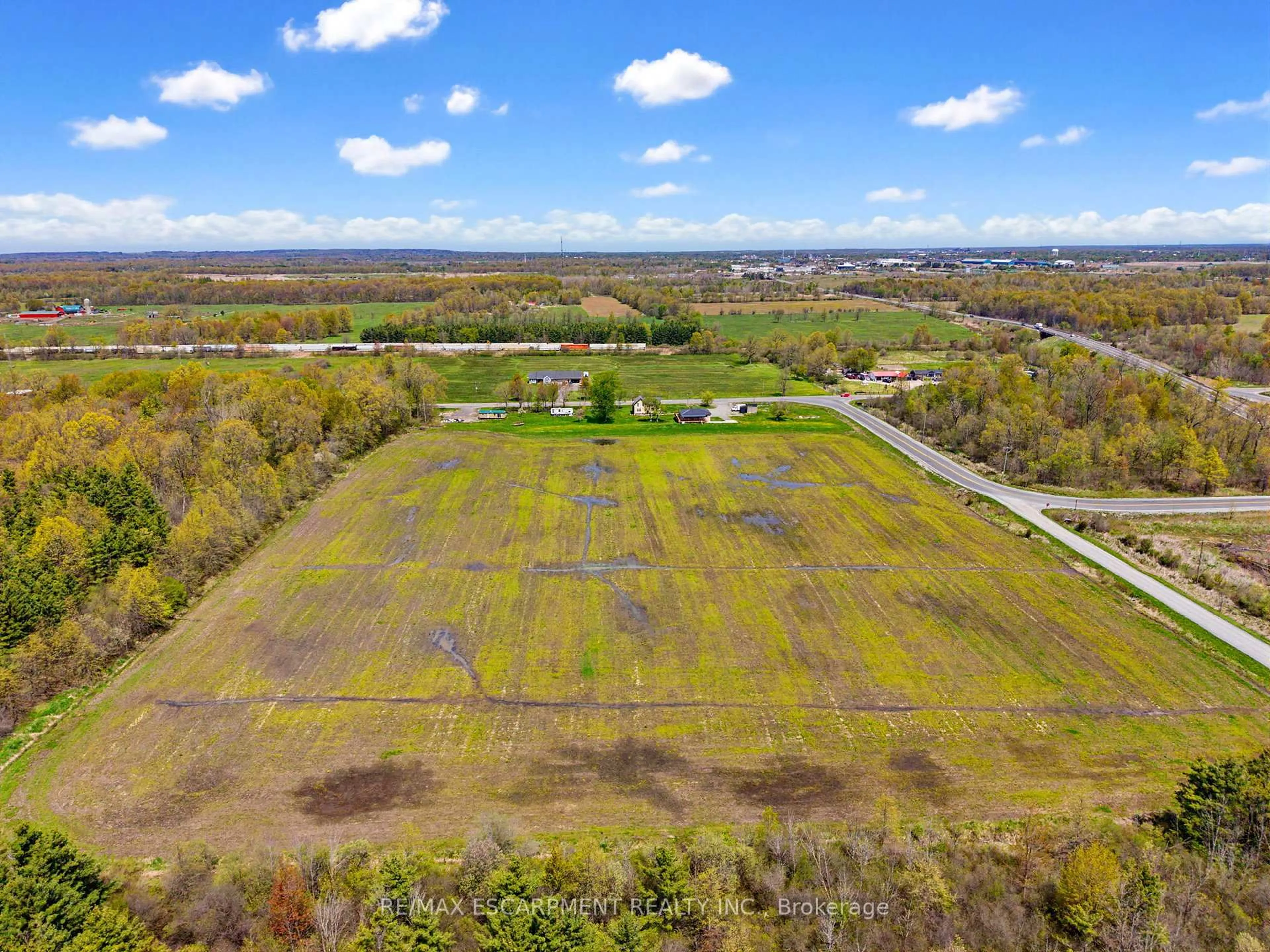 A pic from outside/outdoor area/front of a property/back of a property/a pic from drone, unknown for 797 FORKS Rd, Port Colborne Ontario L3K 5V5