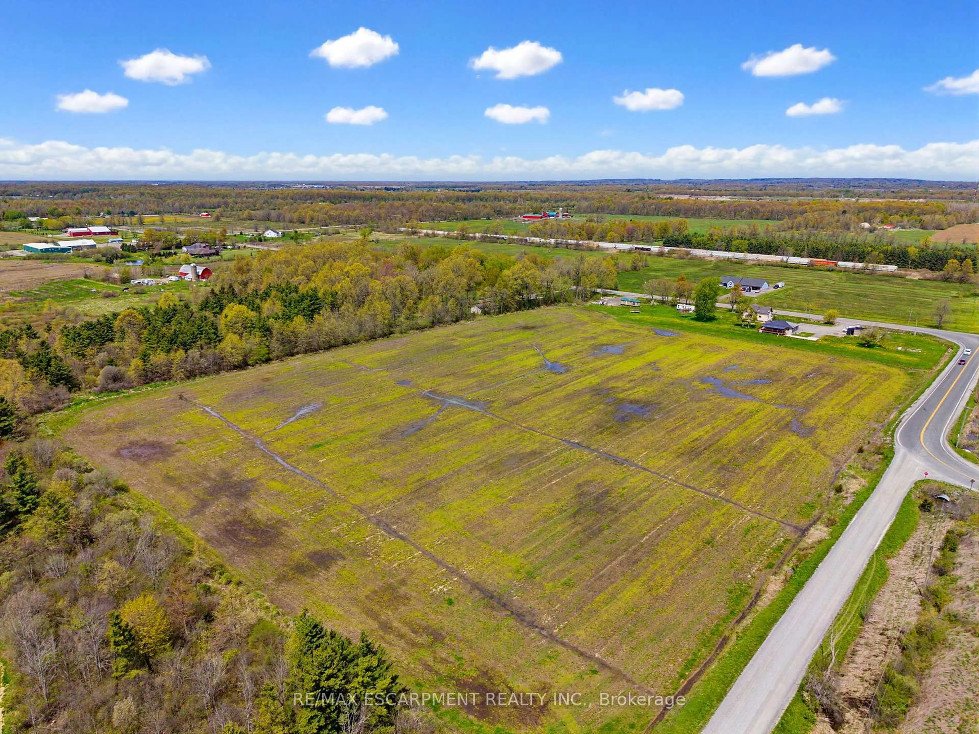 A pic from outside/outdoor area/front of a property/back of a property/a pic from drone, unknown for 797 FORKS Rd, Port Colborne Ontario L3K 5V5