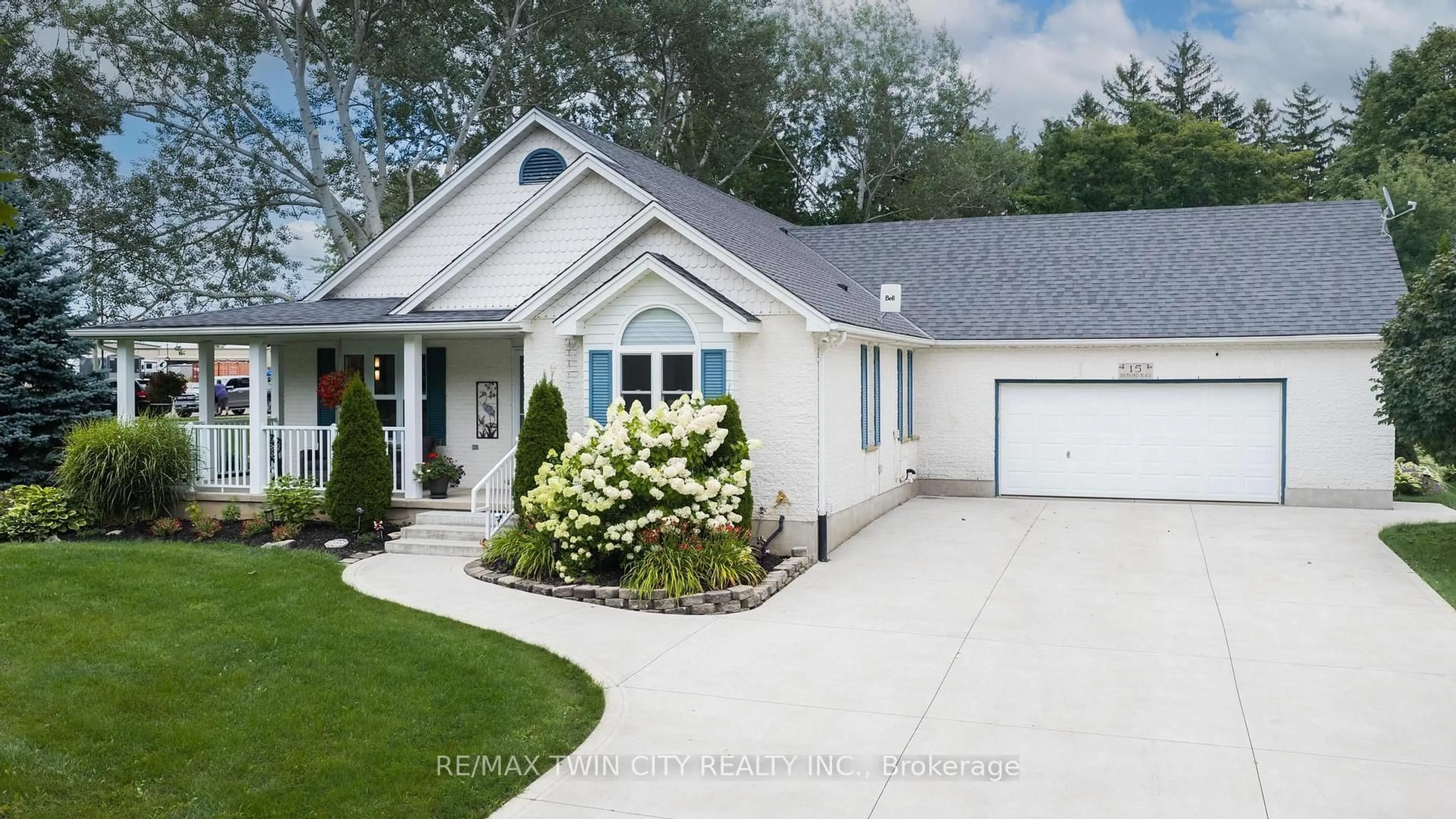 Home with vinyl exterior material, street for 15 Shephard Pl, Wilmot Ontario N3A 2E4