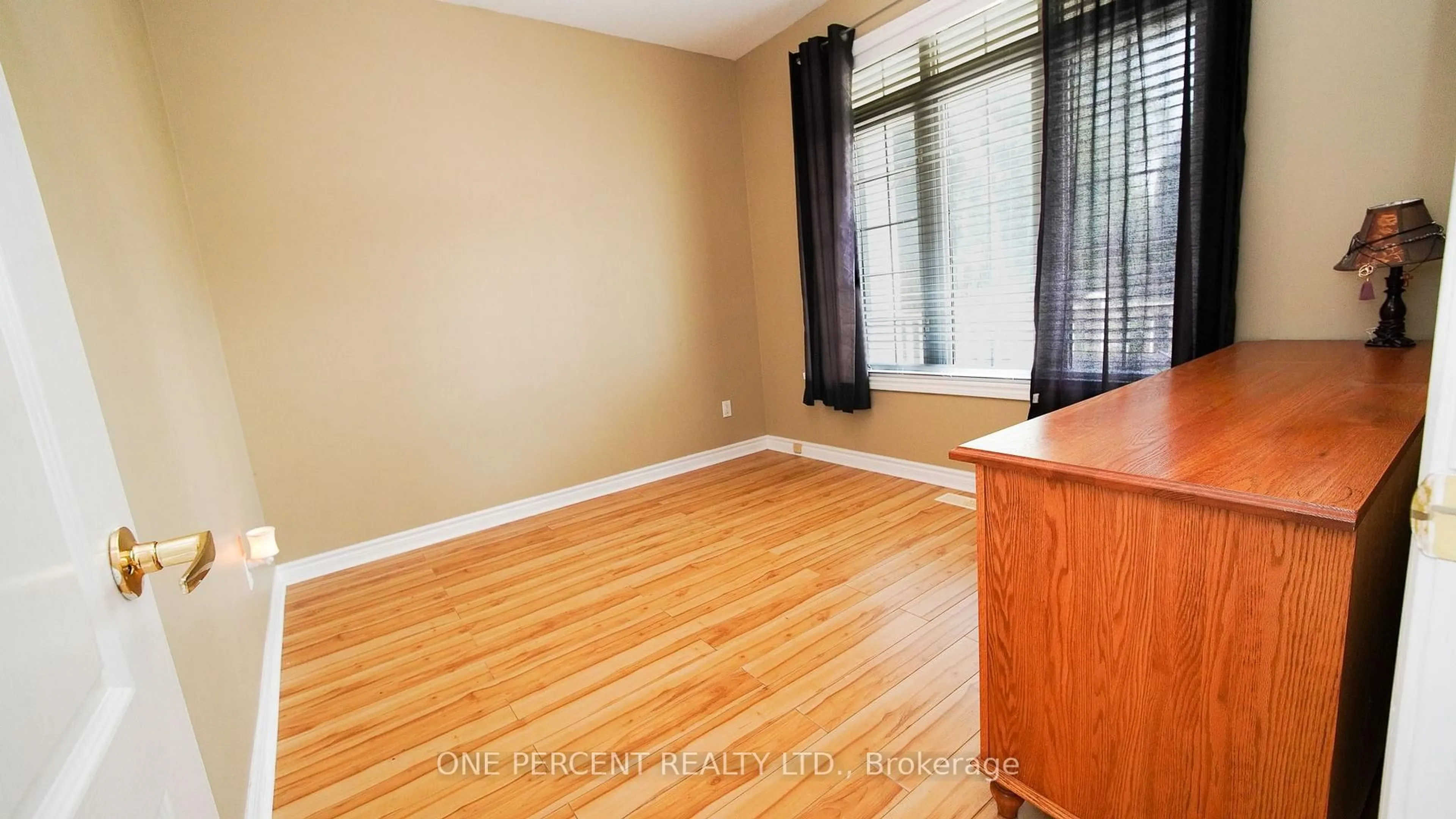 A pic of a room for 537 Fiddle Park Lane, Shelburne Ontario L9W 3B9