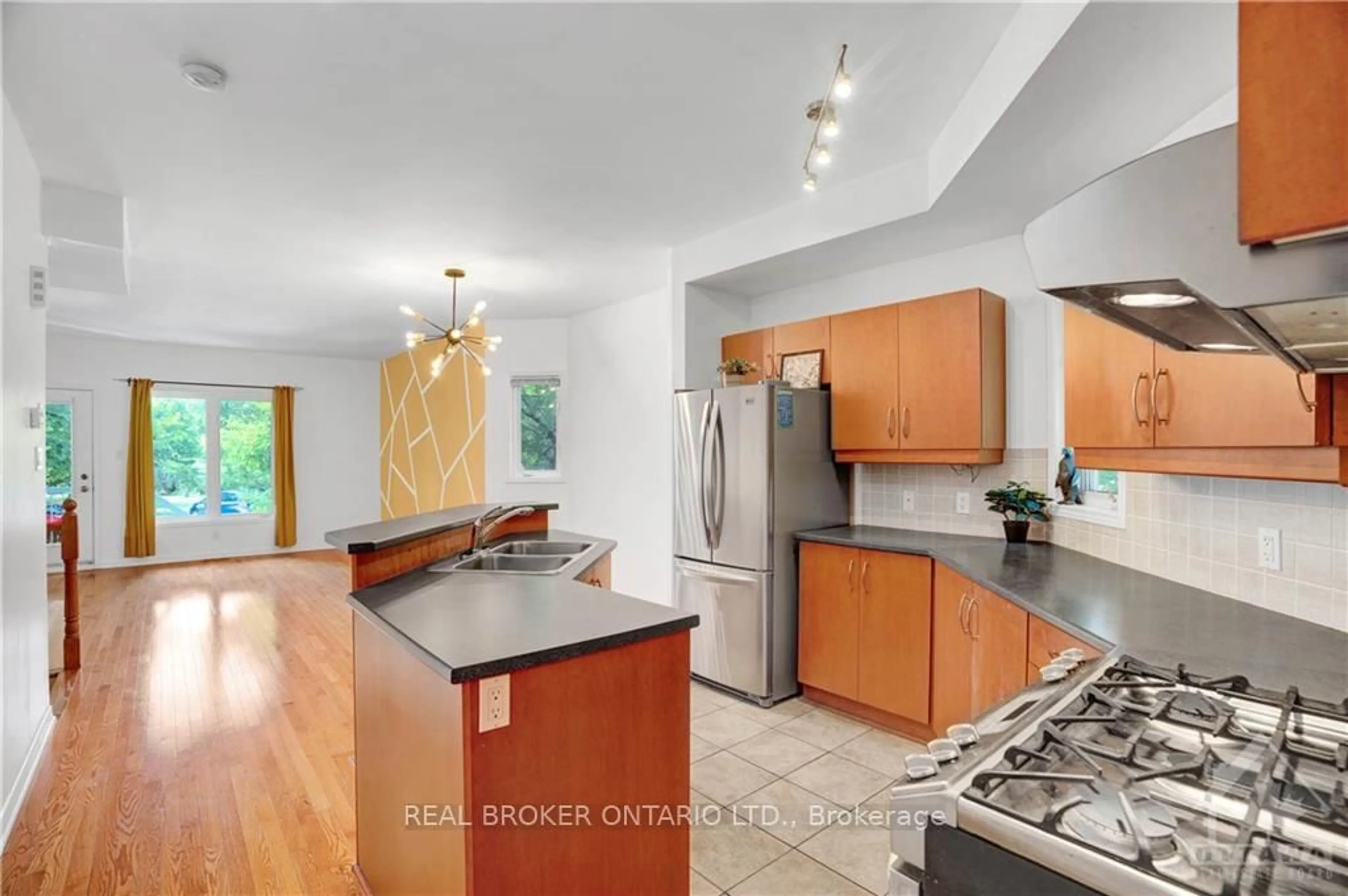 Open concept kitchen, unknown for 292 London Terr, Ottawa Ontario K1K 2W2