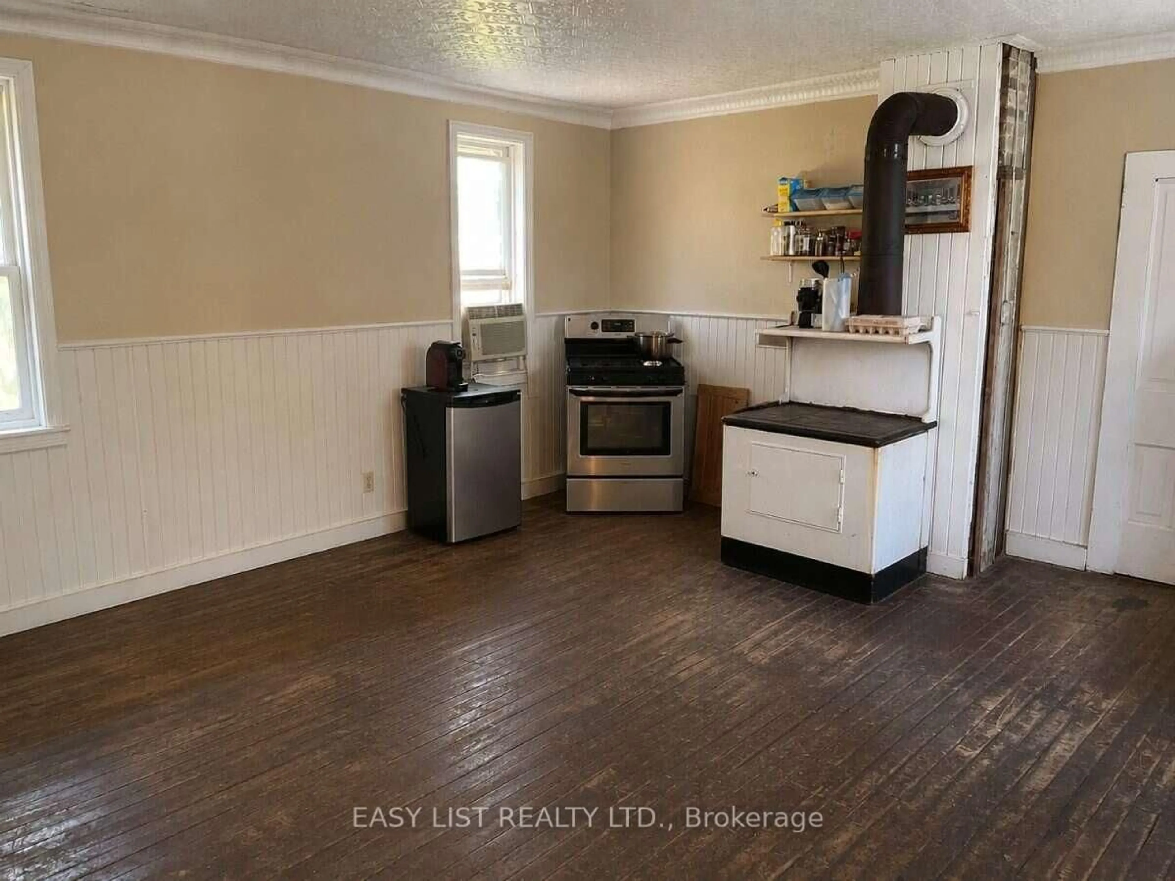 A pic of a room for 534 Cedar Glen Rd, Kawartha Lakes Ontario K0M 1L0