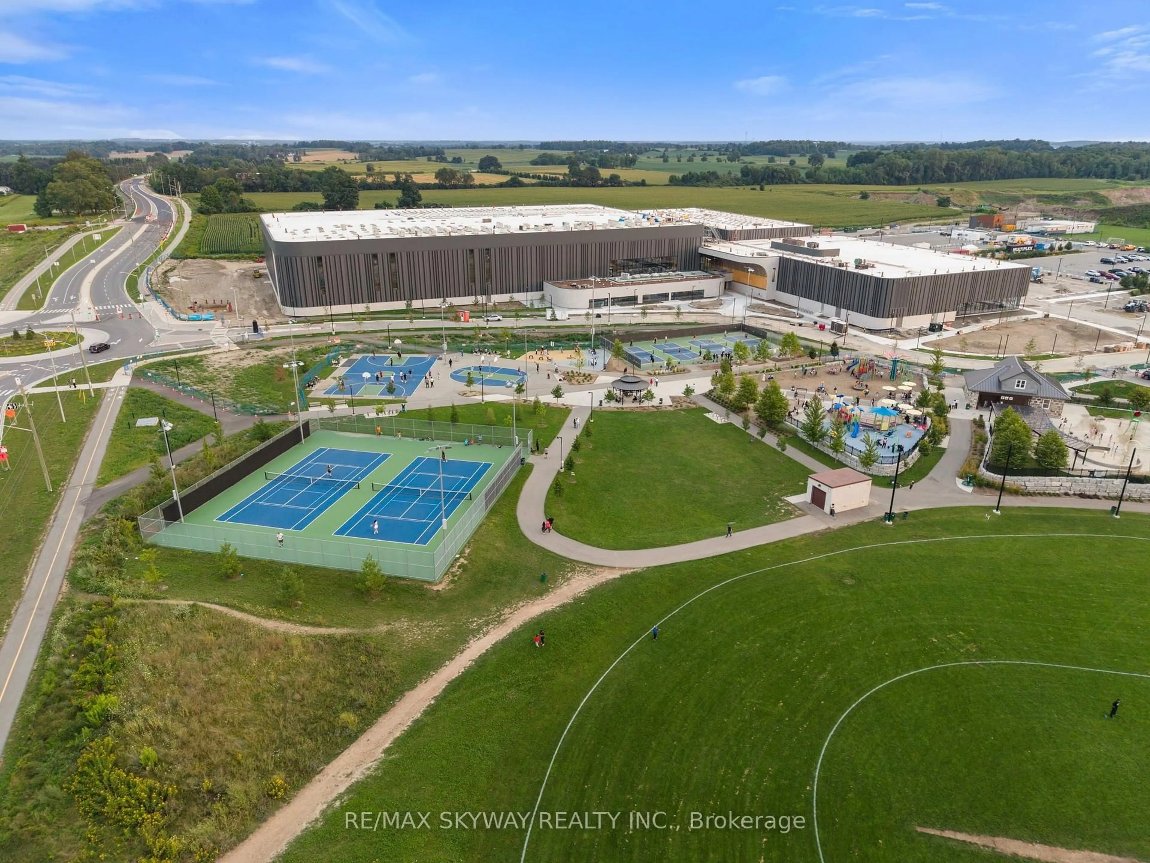 A pic from outside/outdoor area/front of a property/back of a property/a pic from drone, mountain view for 5 Gloria St, Kitchener Ontario N2R 0R1
