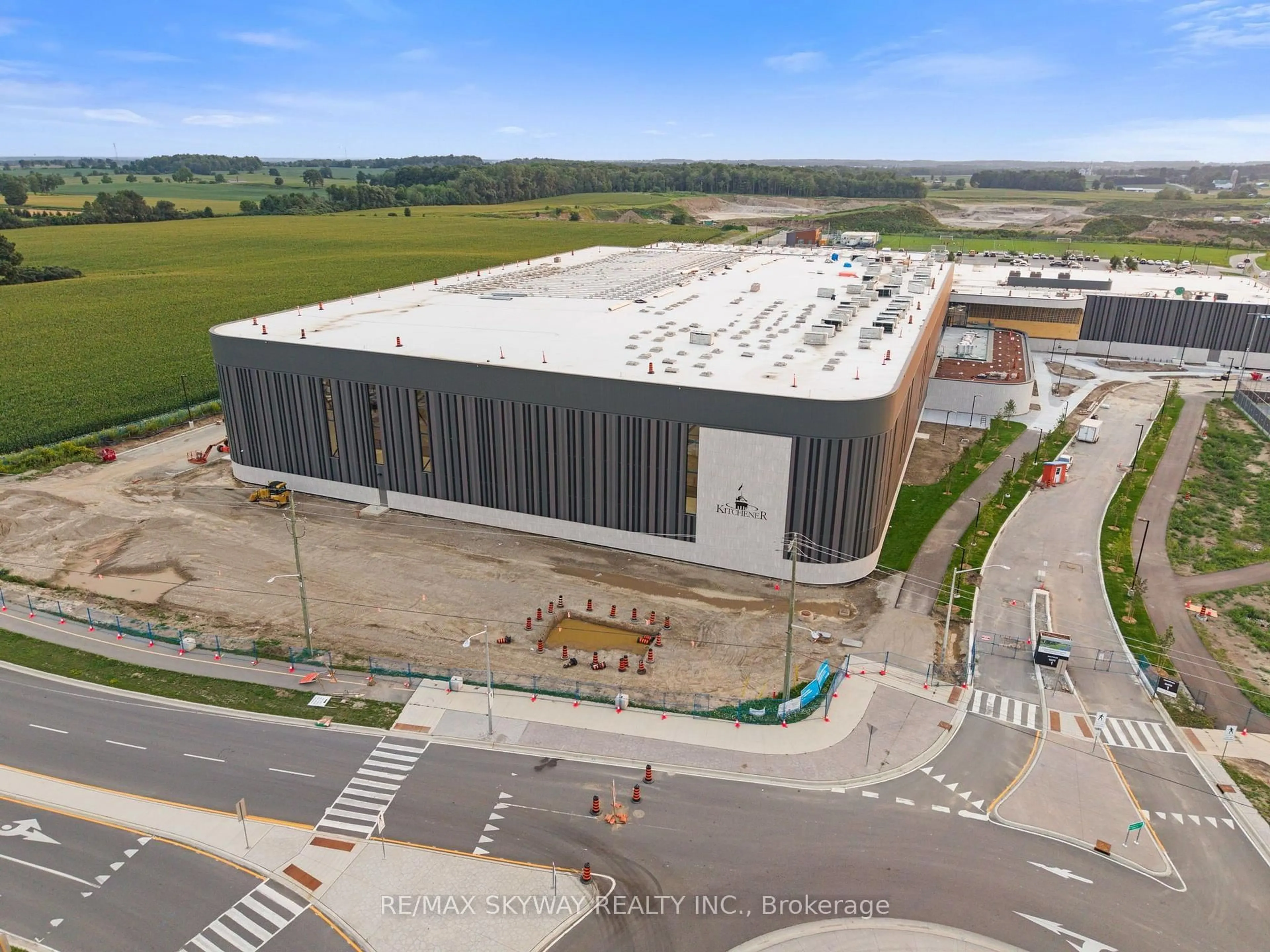 A pic from outside/outdoor area/front of a property/back of a property/a pic from drone, building for 5 Gloria St, Kitchener Ontario N2R 0R1