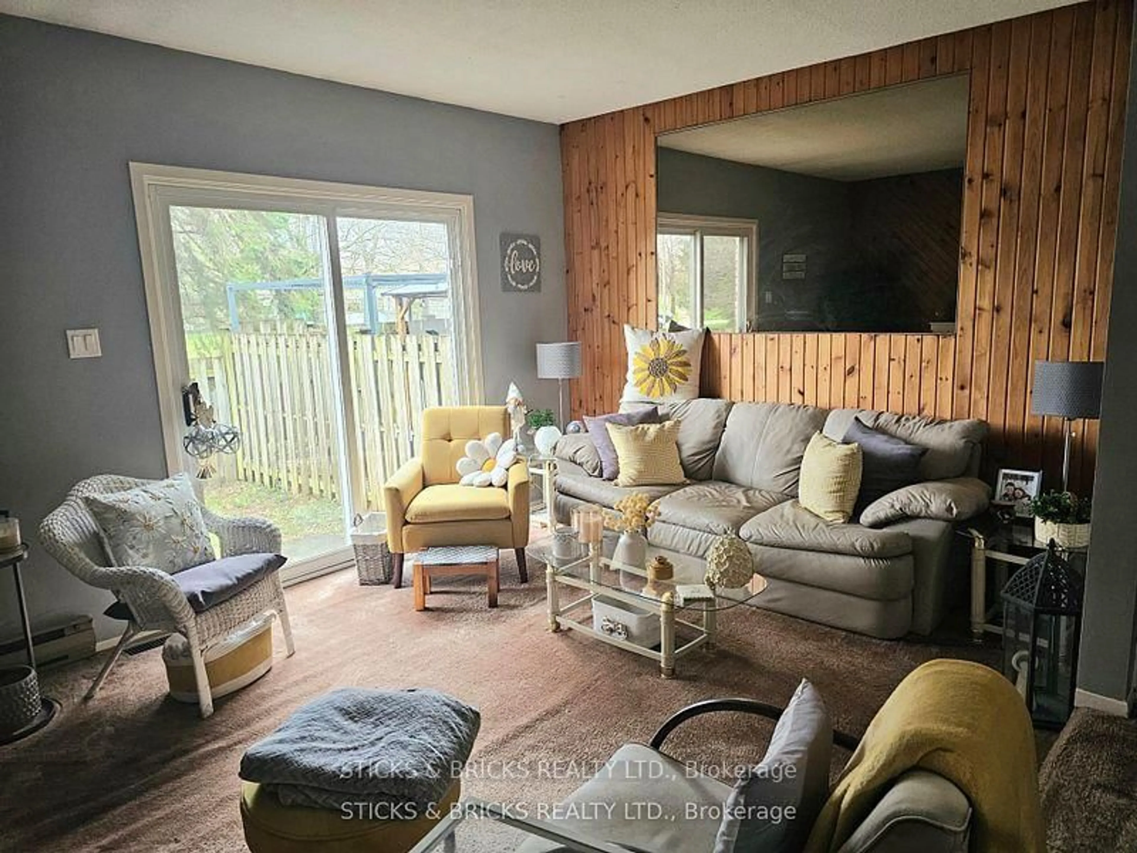 Living room with furniture, wood/laminate floor for 5815 Swayze Dr #1, Niagara Falls Ontario L2J 3W3