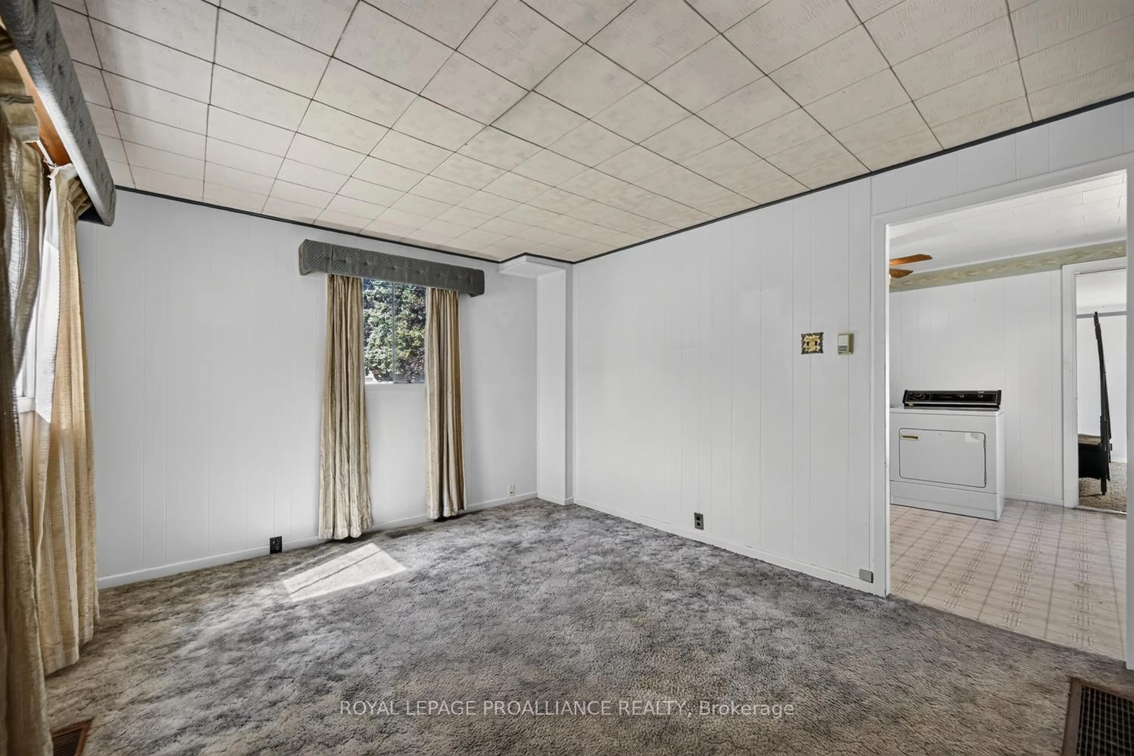 A pic of a room for 300 Park St, Prescott Ontario K0E 1T0