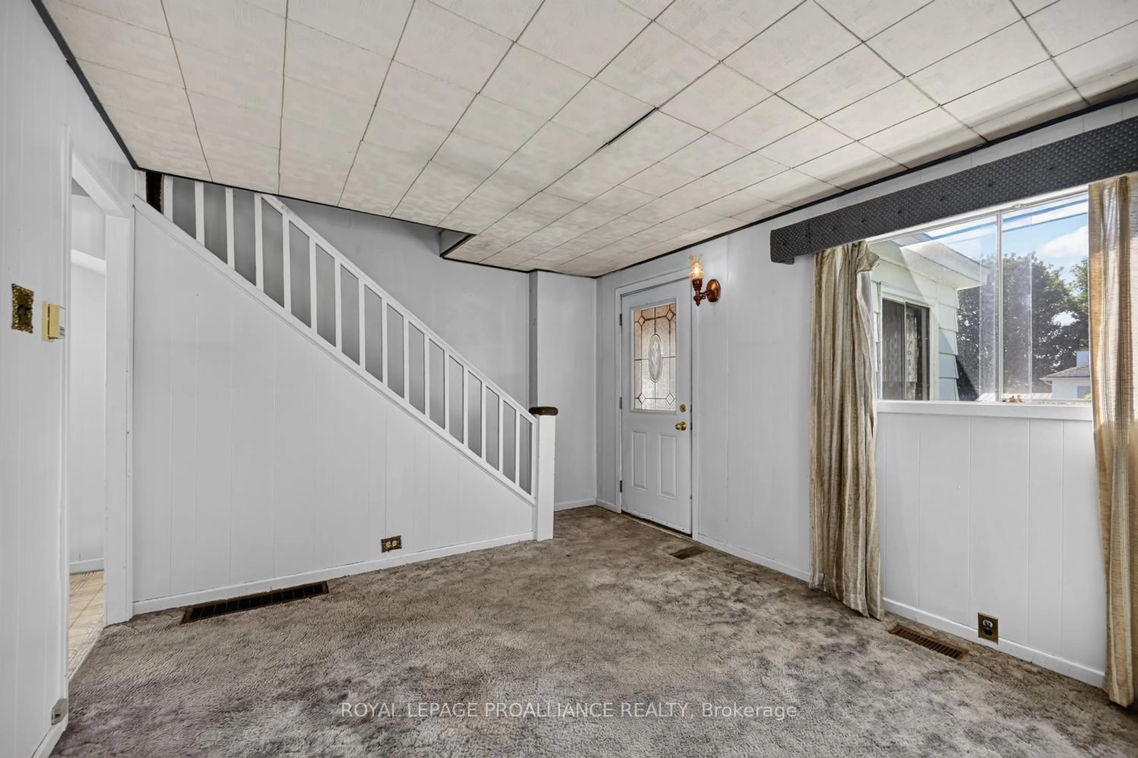 A pic of a room for 300 Park St, Prescott Ontario K0E 1T0