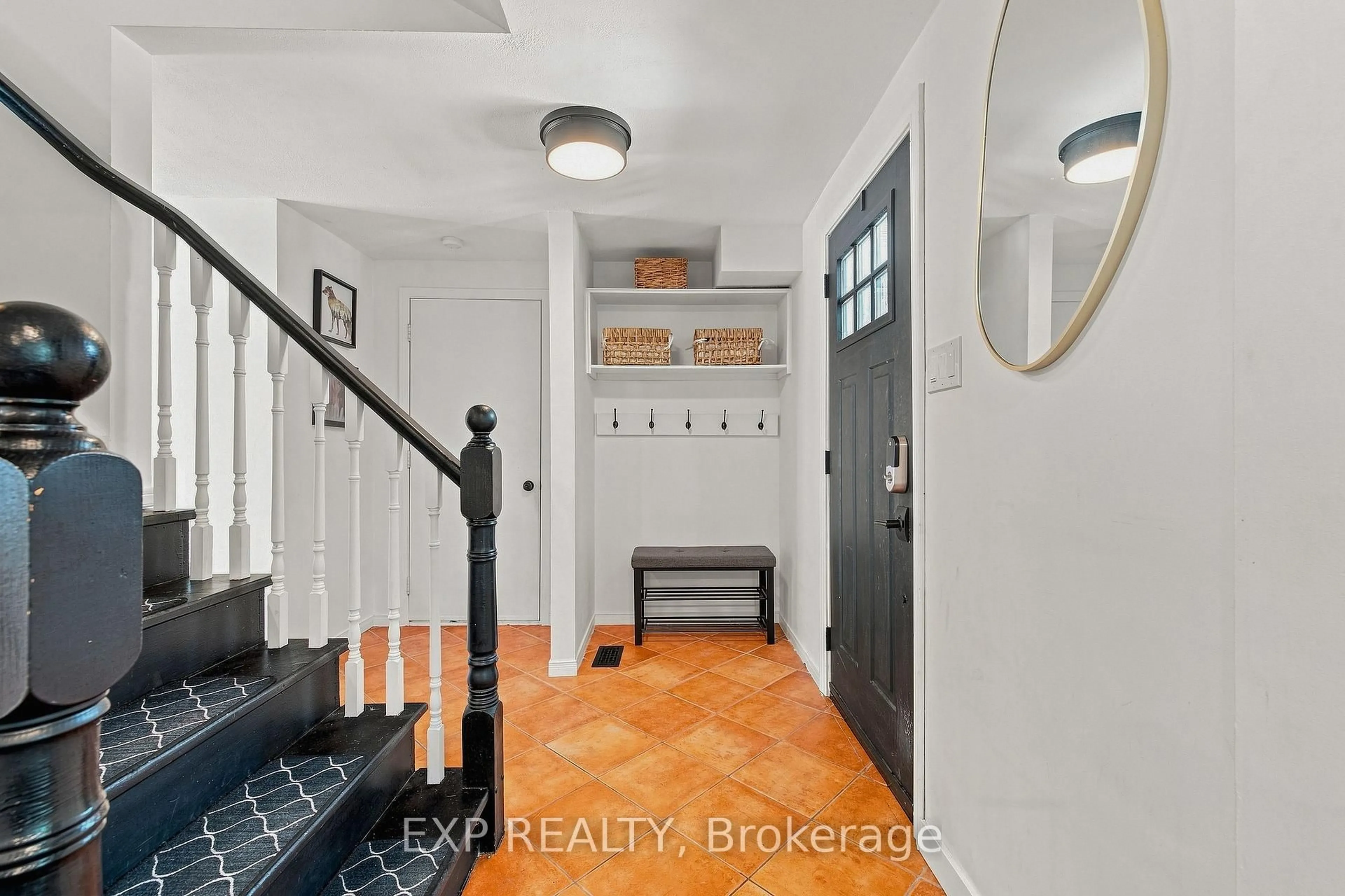 Indoor entryway for 22 Driftwood Dr, Kitchener Ontario N2N 3A2