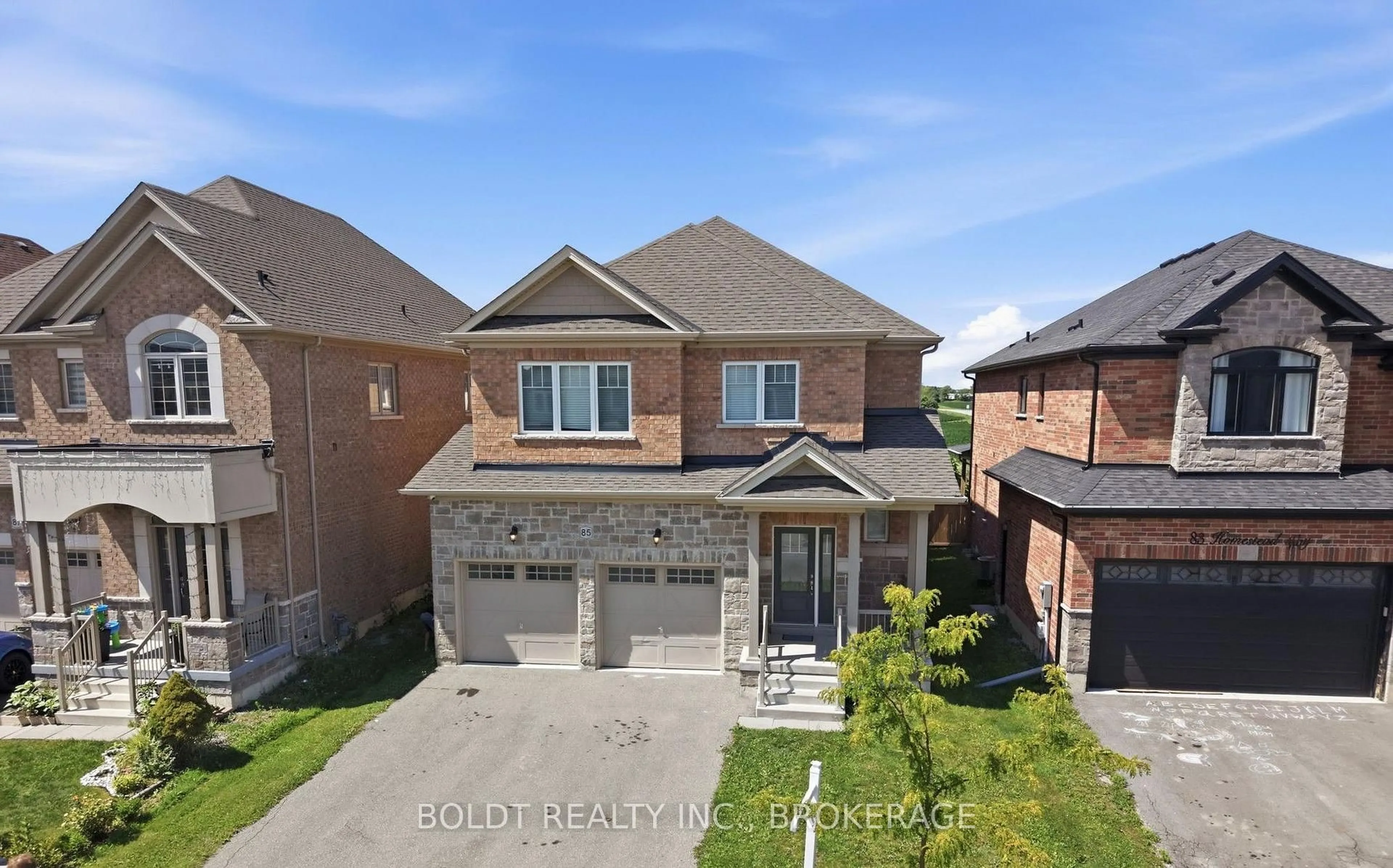 A pic from outside/outdoor area/front of a property/back of a property/a pic from drone, street for 85 Homestead Way, Thorold Ontario L2V 0J8