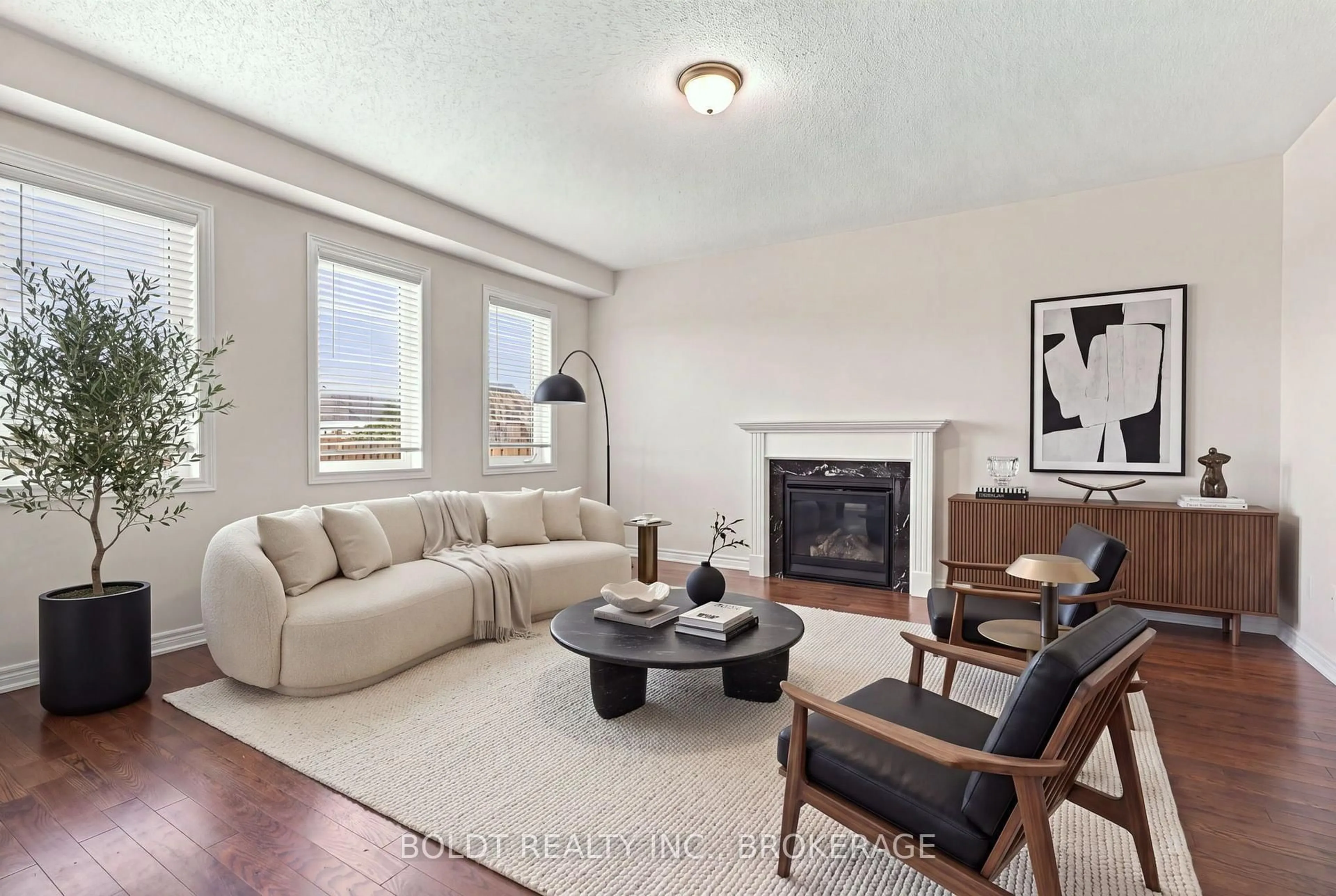 Living room with furniture, unknown for 85 Homestead Way, Thorold Ontario L2V 0J8