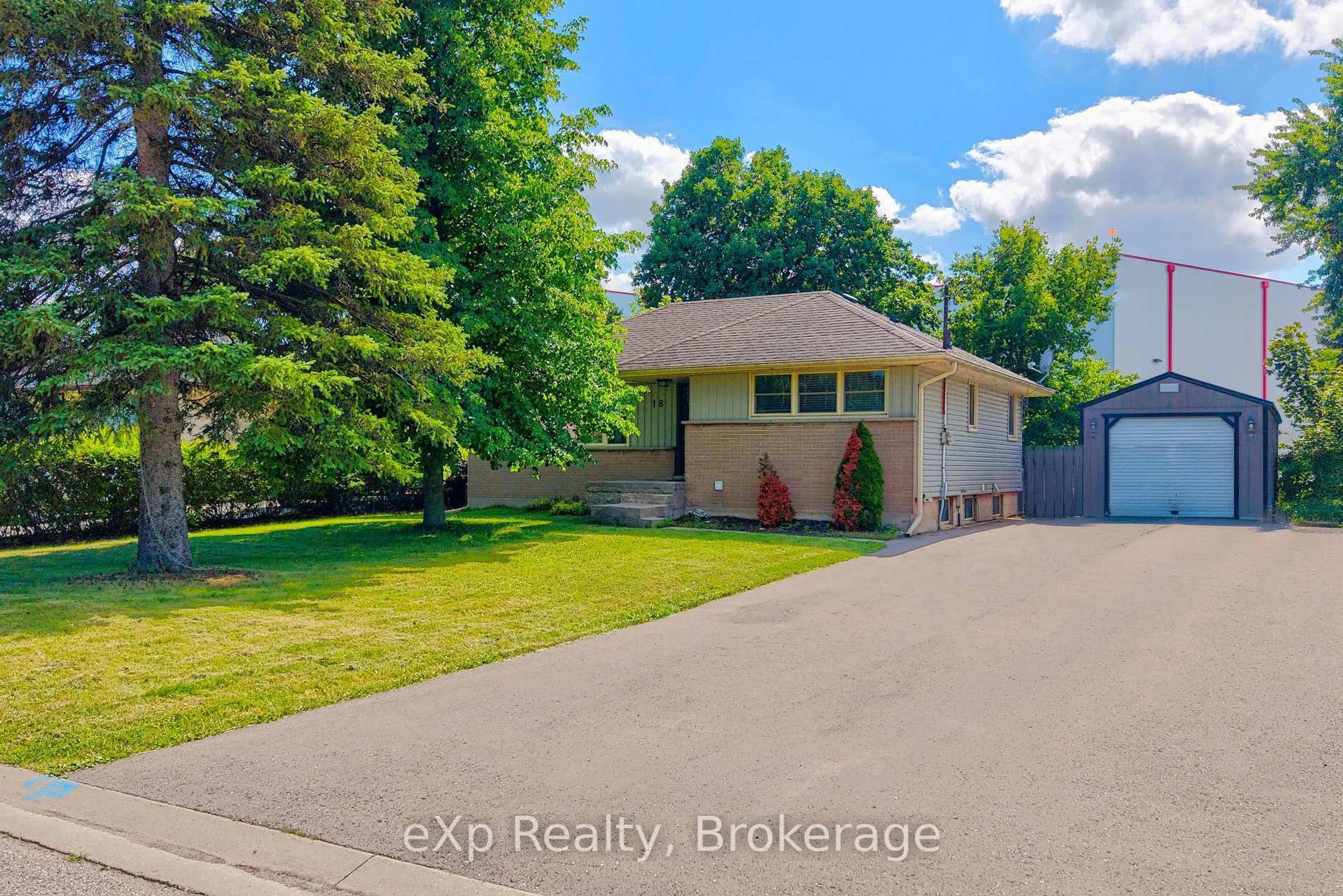 A pic from outside/outdoor area/front of a property/back of a property/a pic from drone, street for 18 Willowdale St, Brantford Ontario N3T 5L7