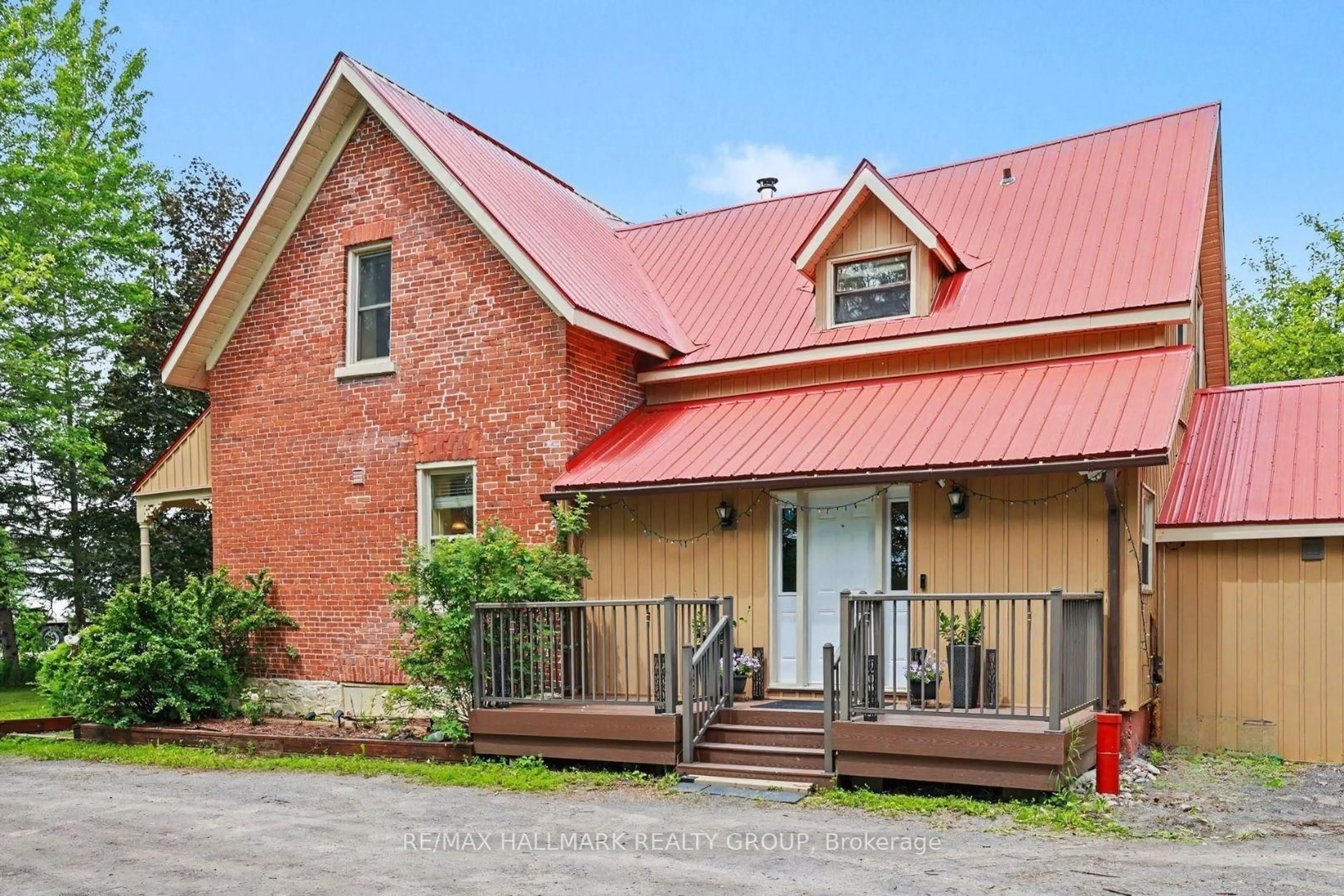 Home with brick exterior material, building for 3548 Woodkilton Rd, Ottawa Ontario K0A 3M0