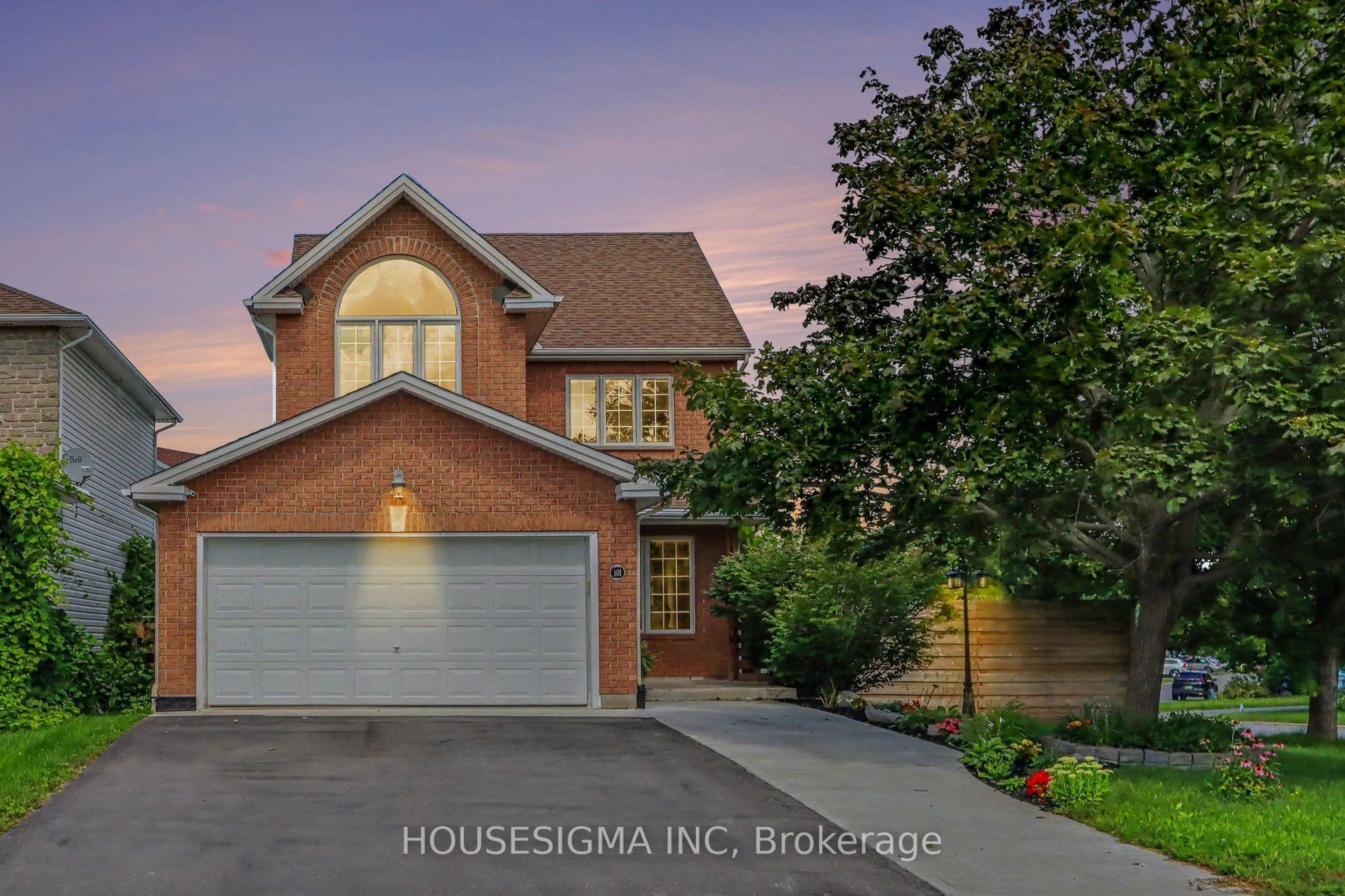 Home with brick exterior material, street for 101 Kittiwake Dr, Stittsville Ontario K2S 1Z8