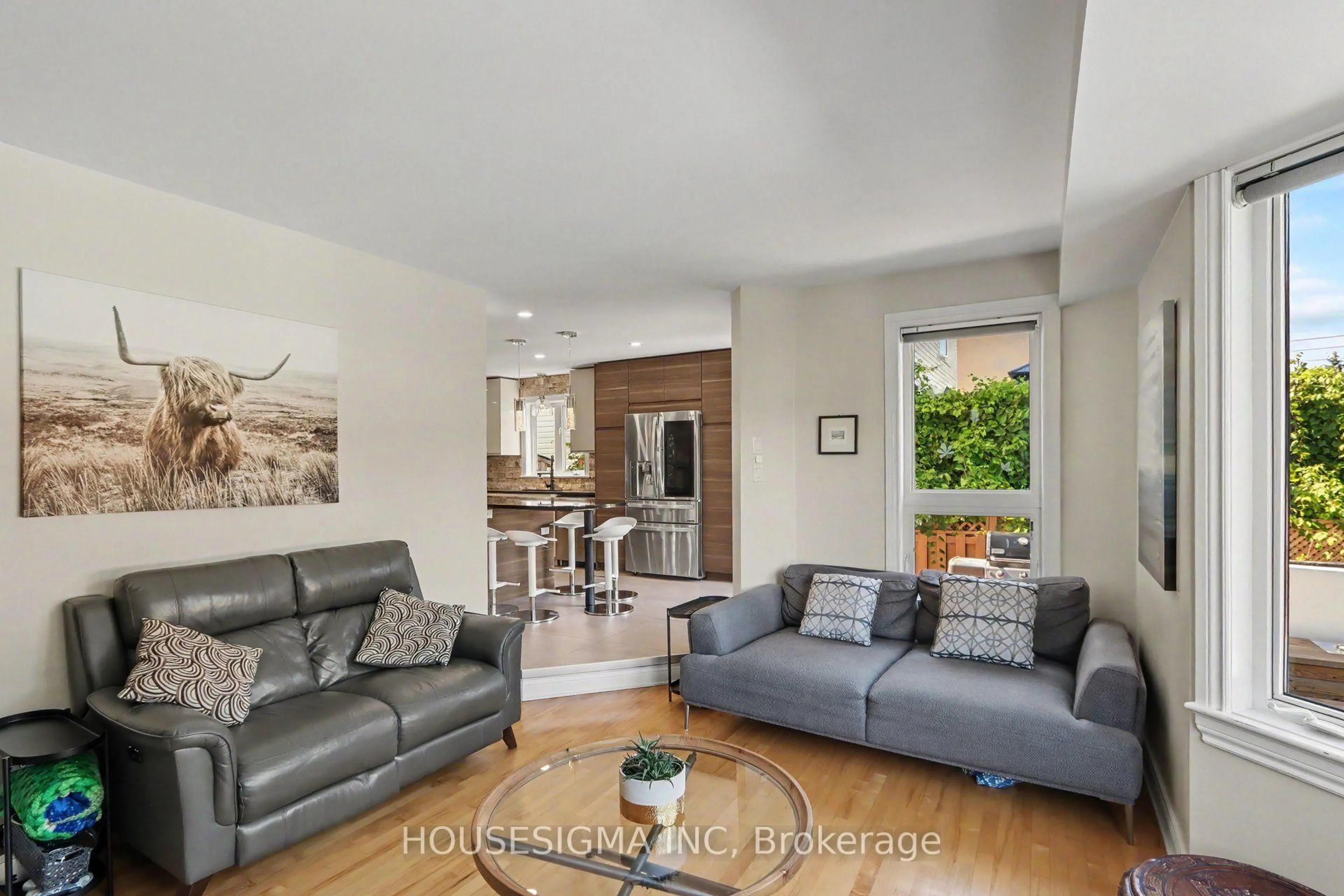 Living room with furniture, unknown for 101 Kittiwake Dr, Stittsville Ontario K2S 1Z8