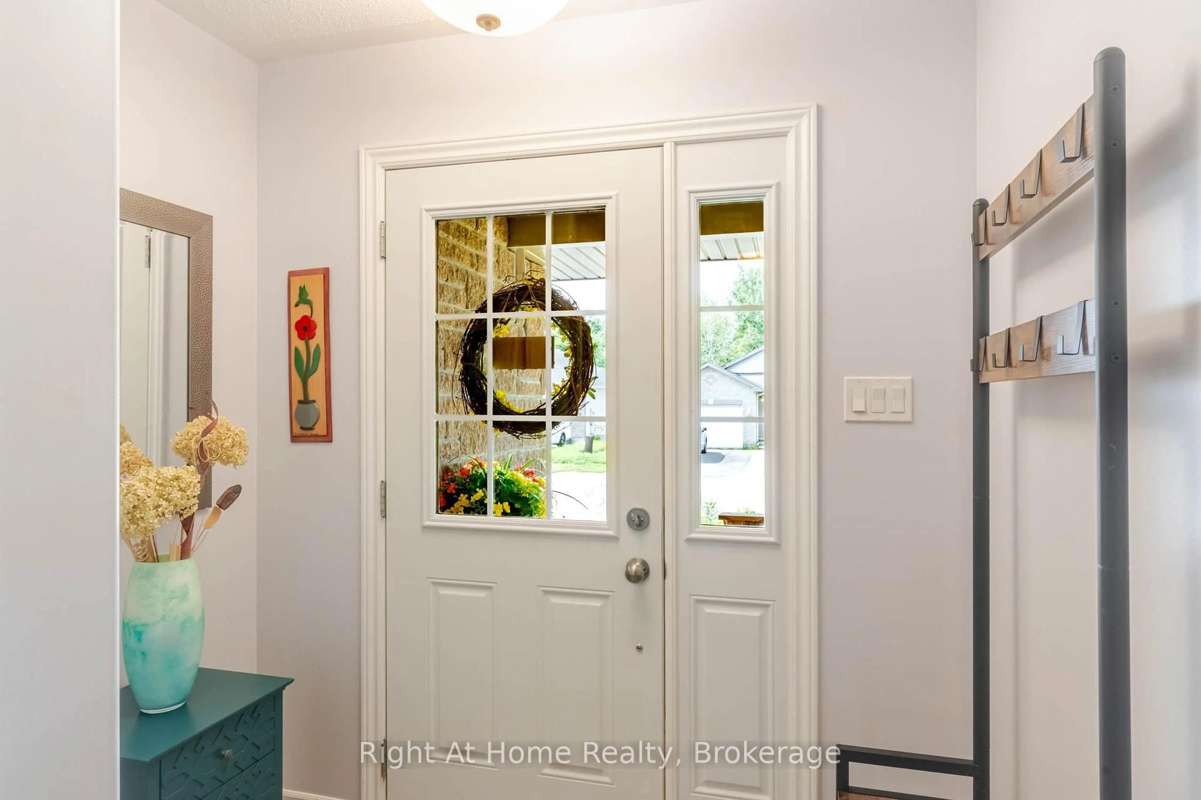 Indoor entryway for 191 Harold St, Smiths Falls Ontario K7A 0A1