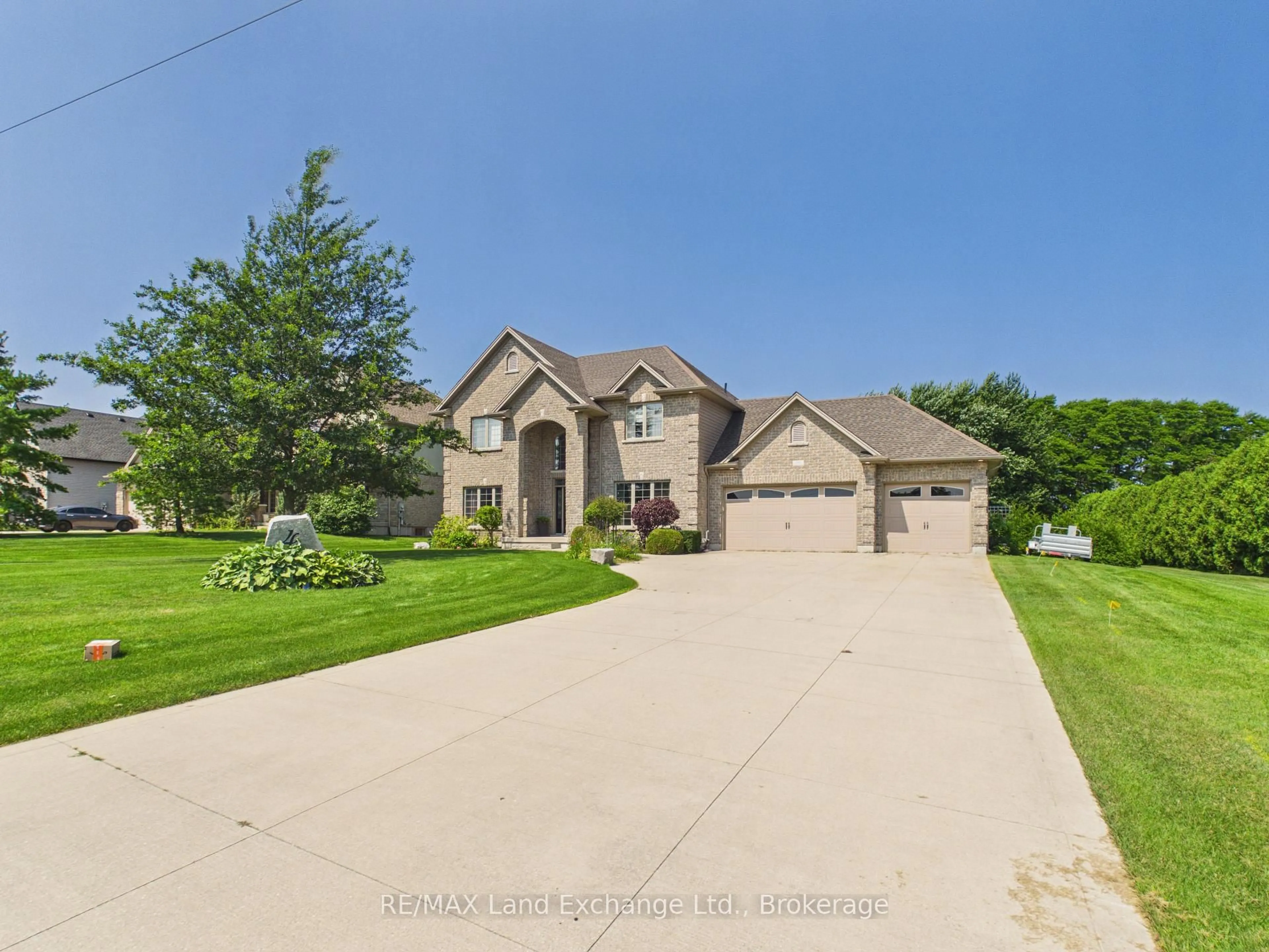 A pic from outside/outdoor area/front of a property/back of a property/a pic from drone, street for 4 Scott Cres, Huron-Kinloss Ontario N2Z 0C6