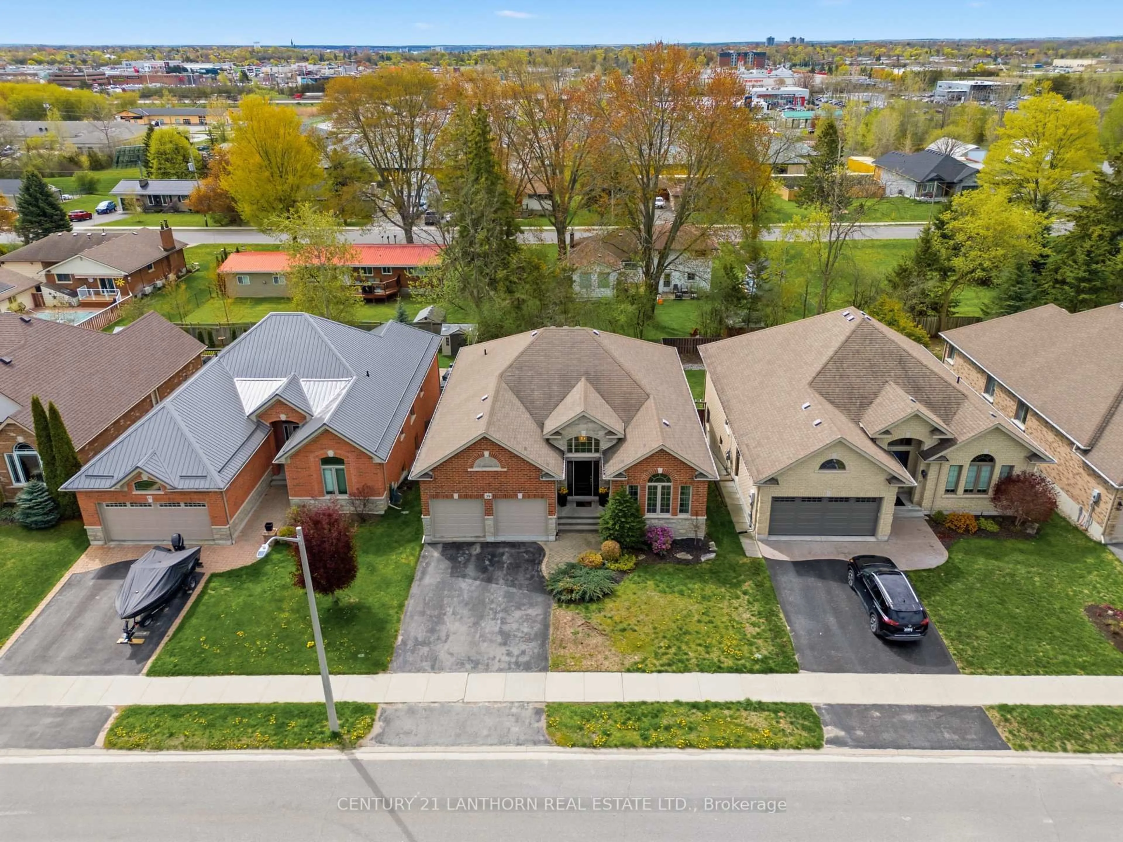 A pic from outside/outdoor area/front of a property/back of a property/a pic from drone, street for 39 McDougall Dr, Belleville Ontario K8N 0M1