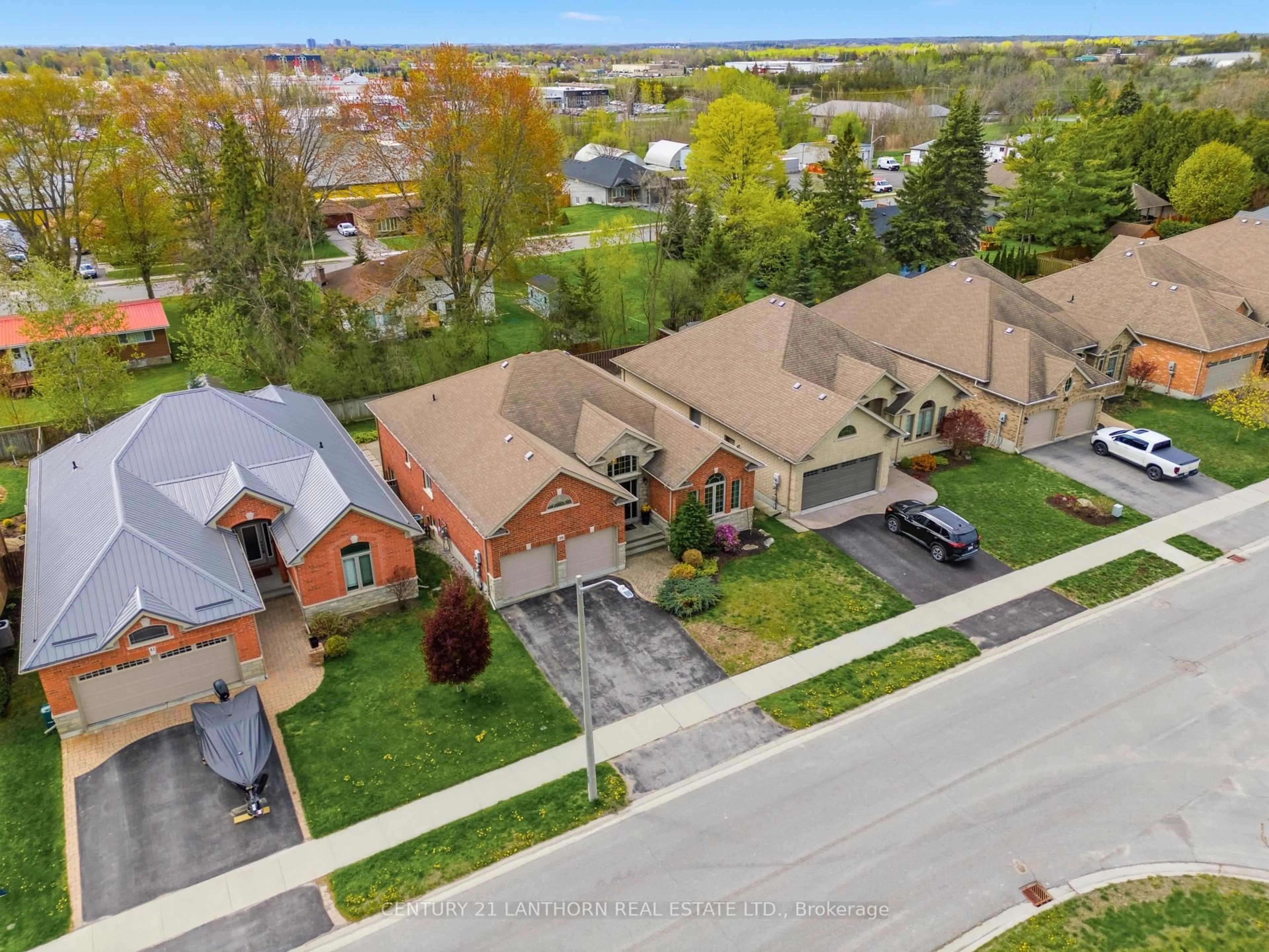 A pic from outside/outdoor area/front of a property/back of a property/a pic from drone, street for 39 McDougall Dr, Belleville Ontario K8N 0M1